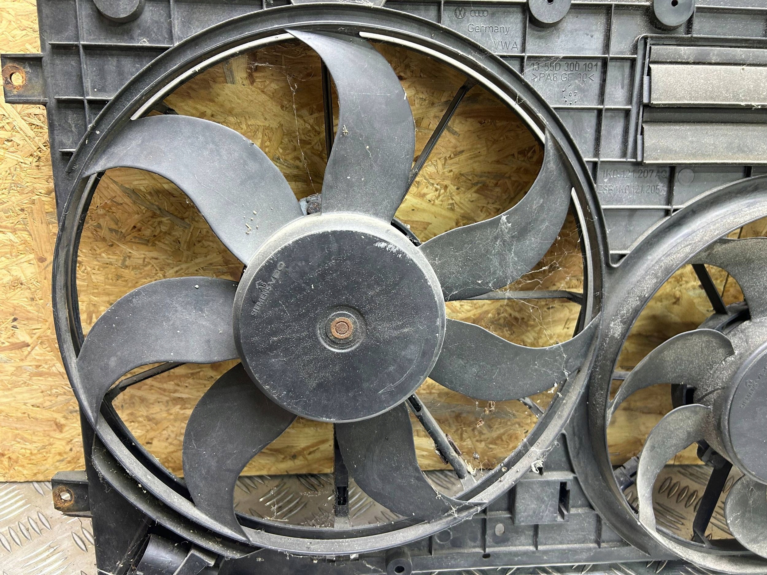 ventilátor chladiče Volkswagen 1355D300191
