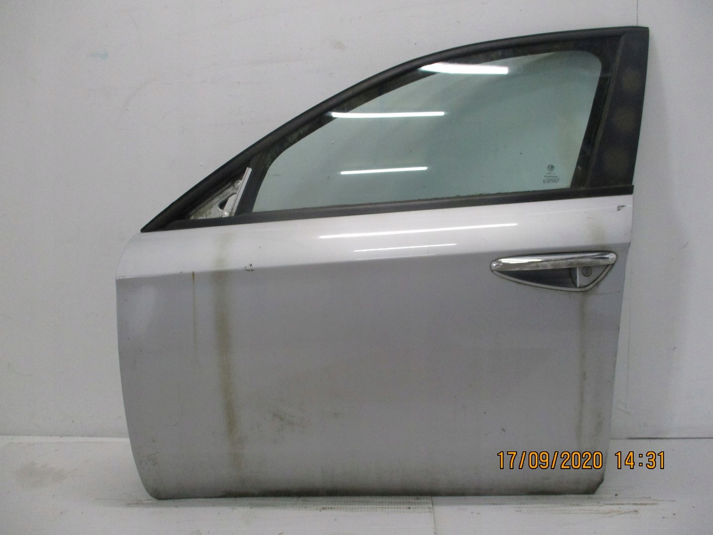 door Alfa Romeo 159 left front damaged