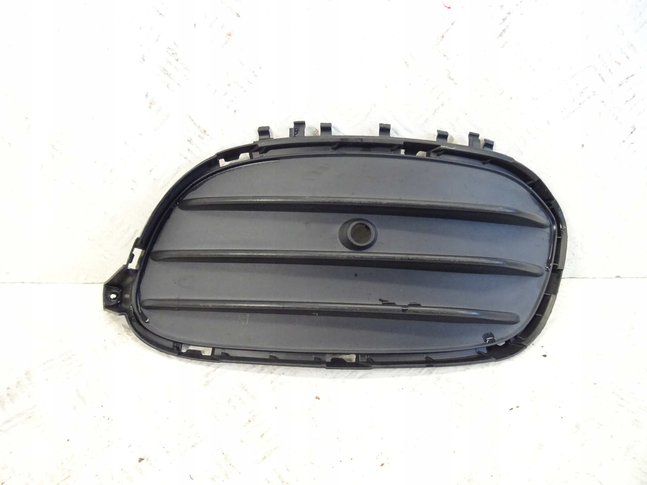 grid of a bumper right front MERCEDES GLA W156 A1568858800