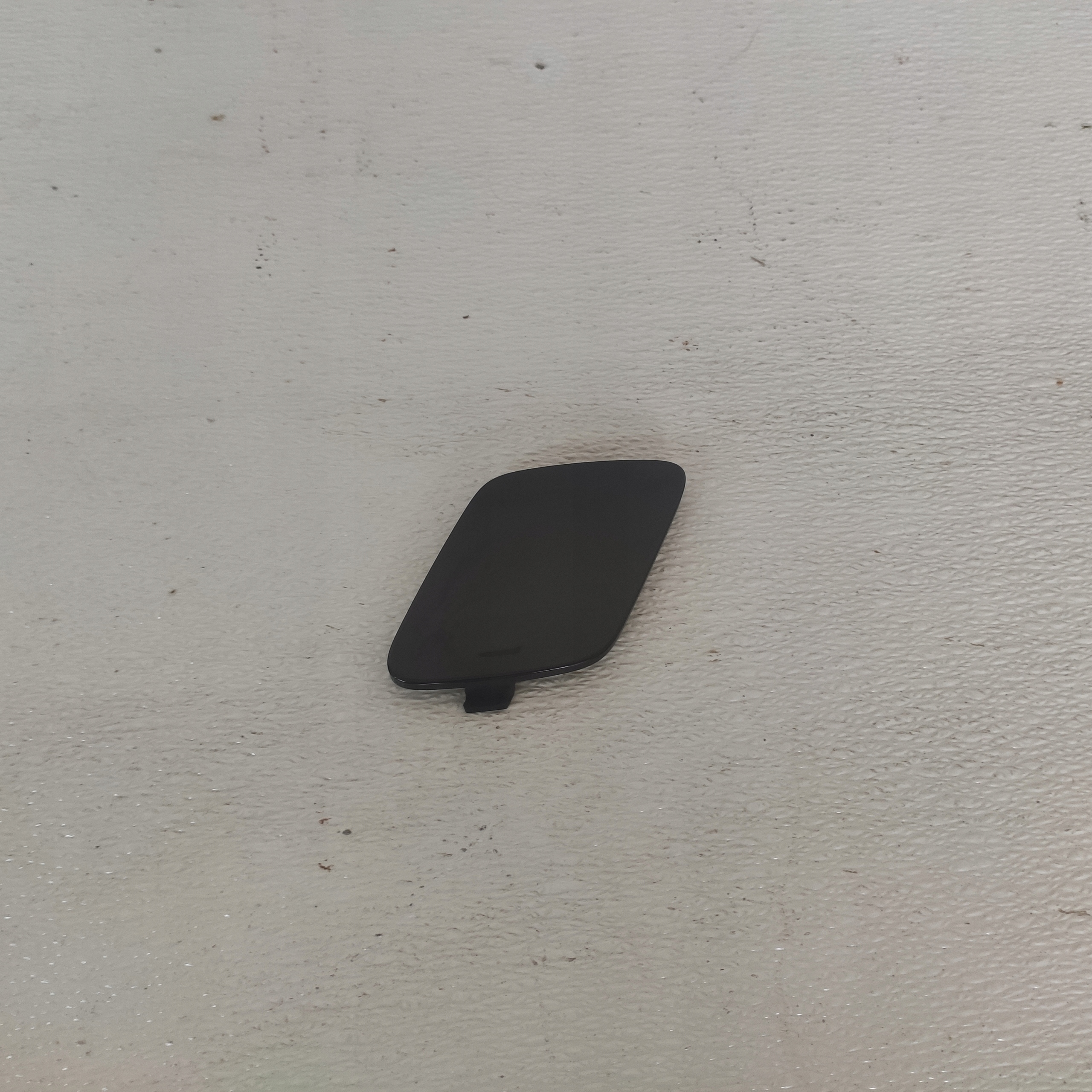 VOLVO XC60 II 2022 R-design towing hook cap front 32234960