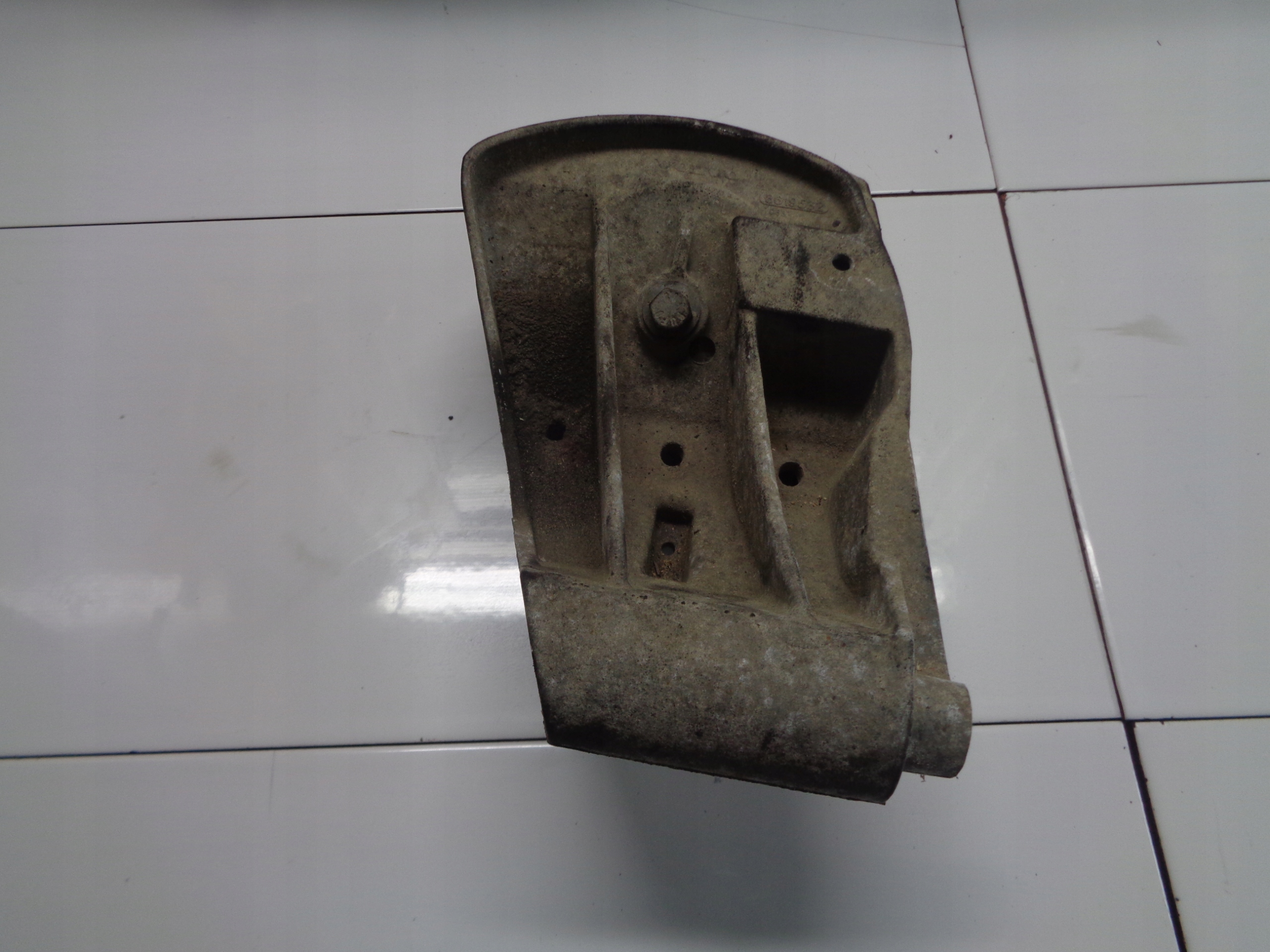 VOLVO C70 2.3T engine mount 8619532