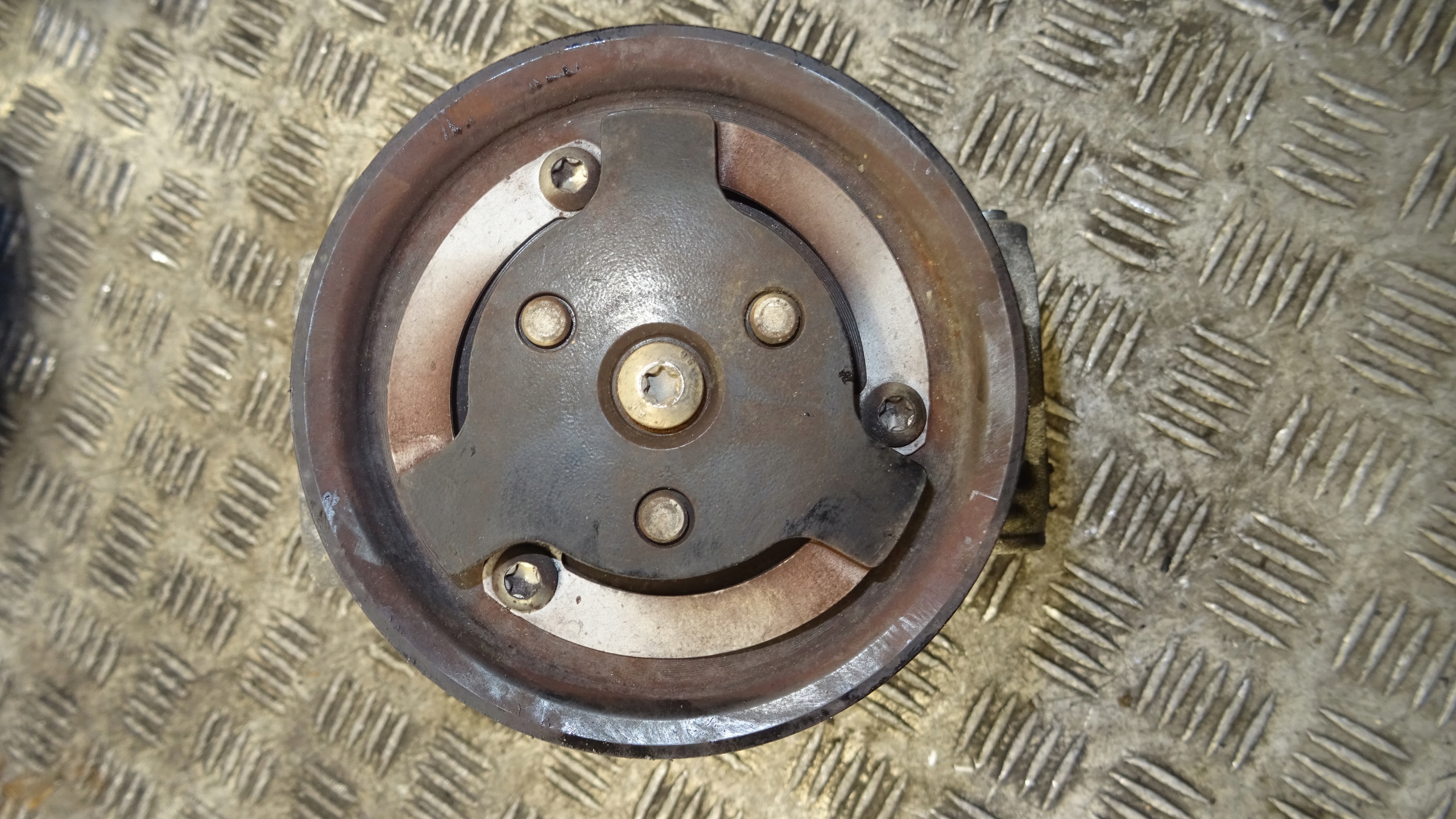 Volkswagen OE 5K0820803E kompresor klimatizaci