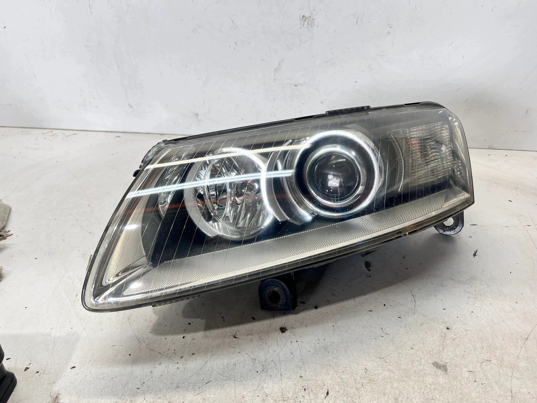 REFLEKTOR light left front AUDI A6 C6 BI-XENON 4F0941003BB 26/26