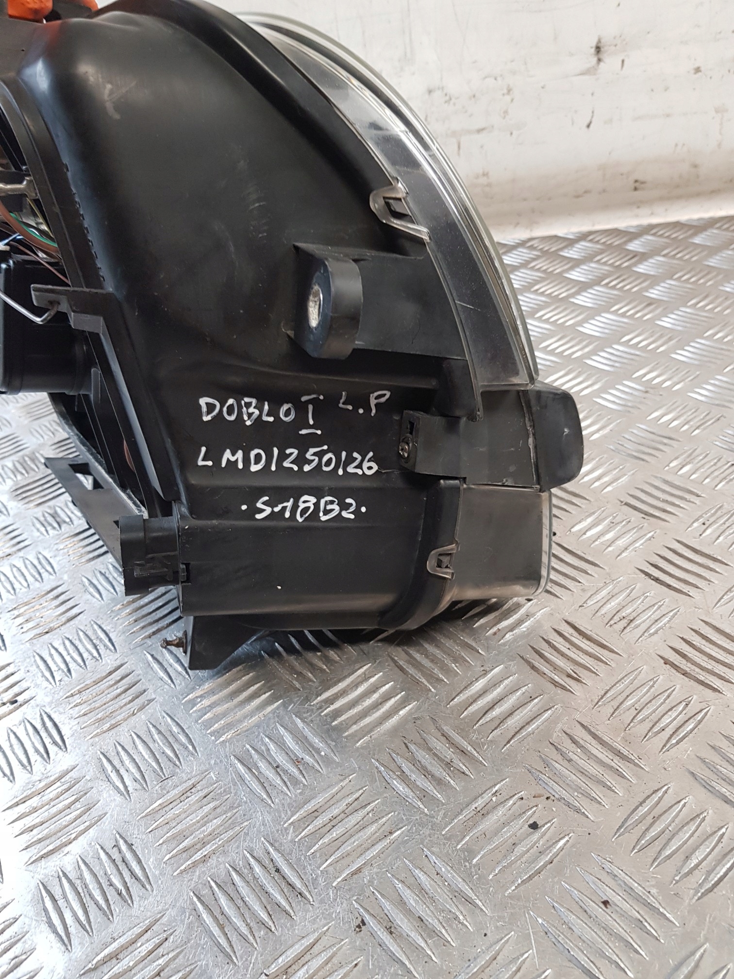 light left front 46807768 FIAT DOBLO and 01R- EUROPA