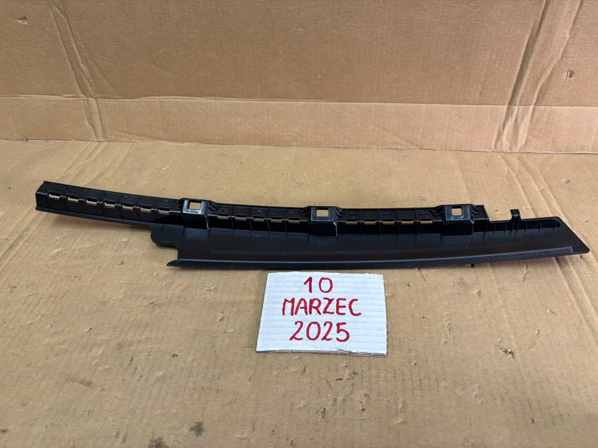 moulding door pillar right front SEAT IBIZA V 6F0837902E