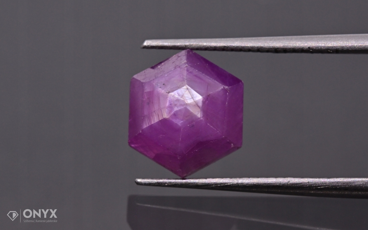 Rubín fazetovaná rozeta hexagon 9x9 mm