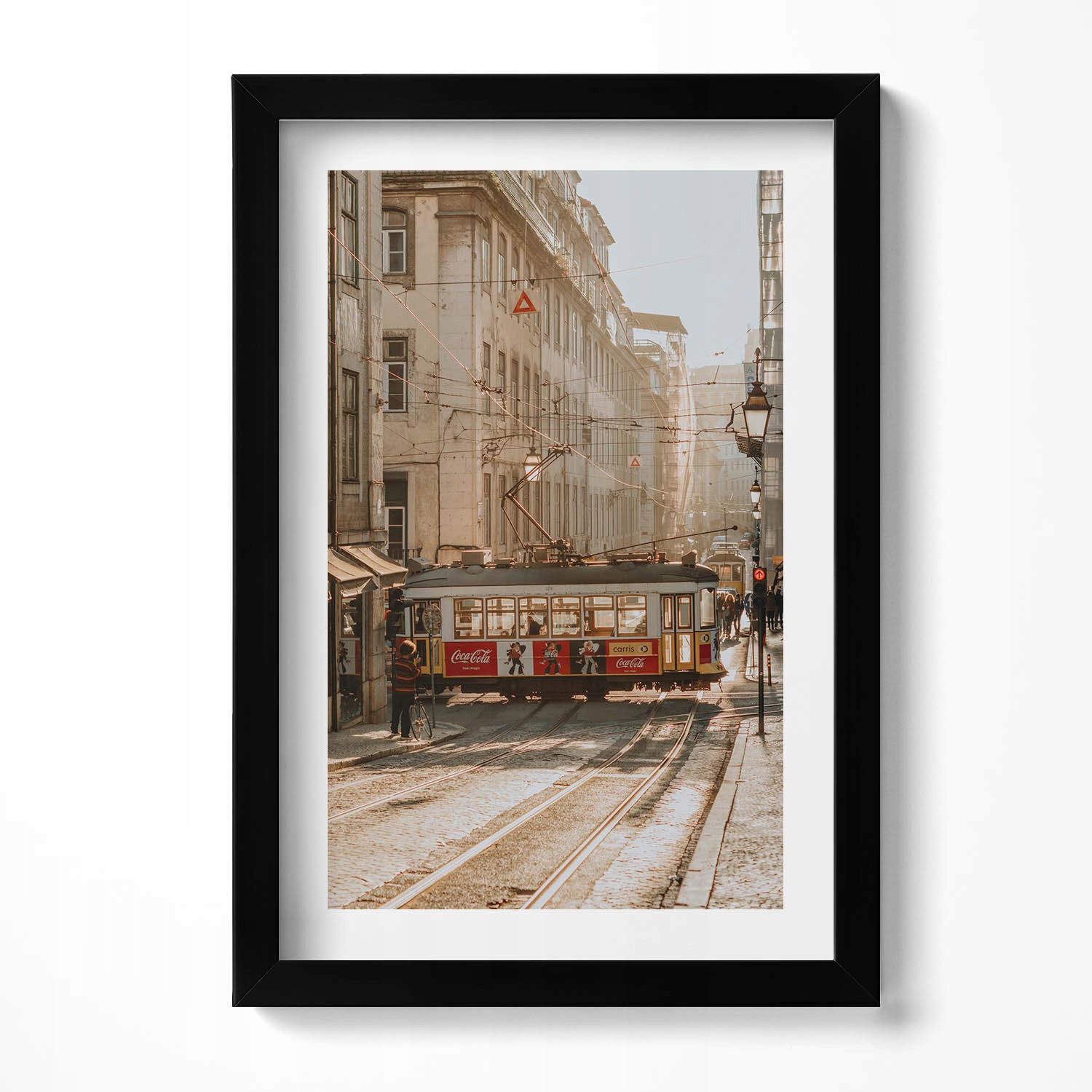 Dekorativní nástěnný obraz v rámu do obývacího pokoje Pohled na Lisabon a tramvaj 20x30 cm