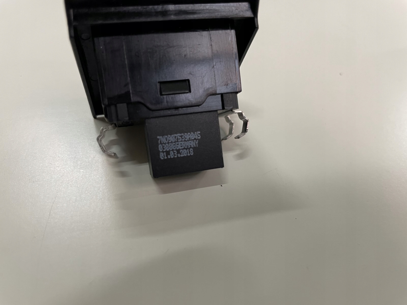 VW SHARAN 7N CZUJNIK NASŁONECZNIENIA 7N0907539A Producent części Volkswagen OE