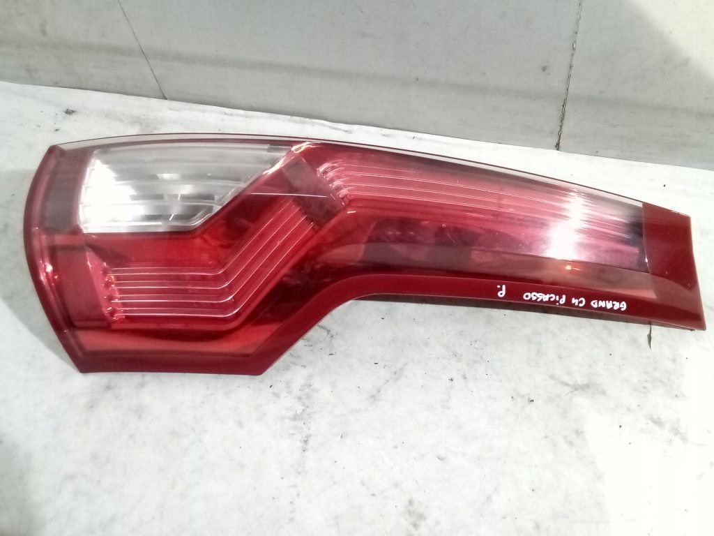 Citroen C4 Grand Picasso and light right rear part rear