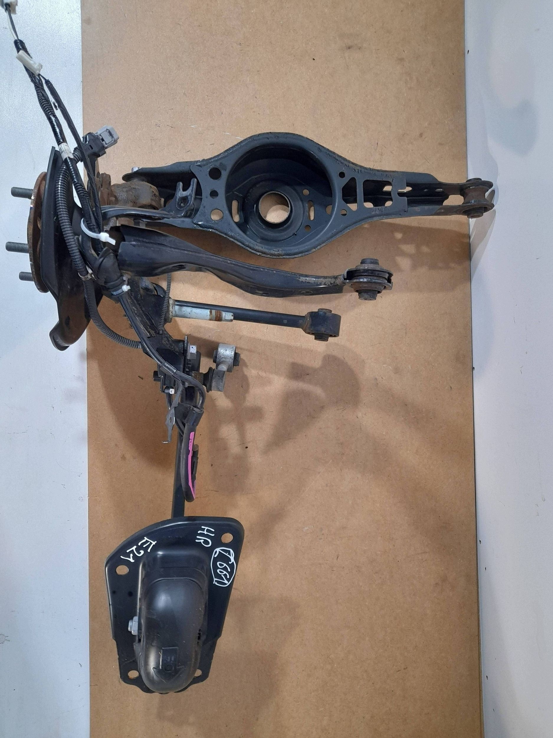 Toyota Corolla E21 swing rear right (Z661)