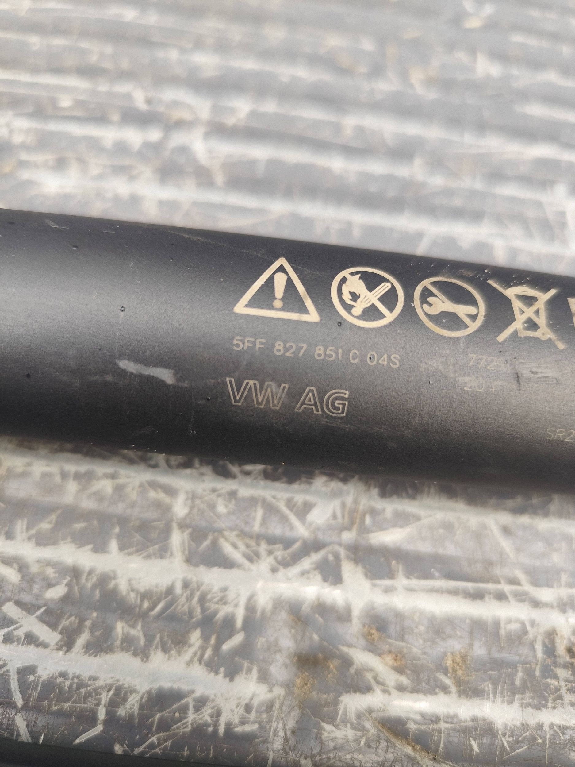 CUPRA FORMENTOR Dämpfer heckklappe KOMPLET 5FF827552A 5FF827851C