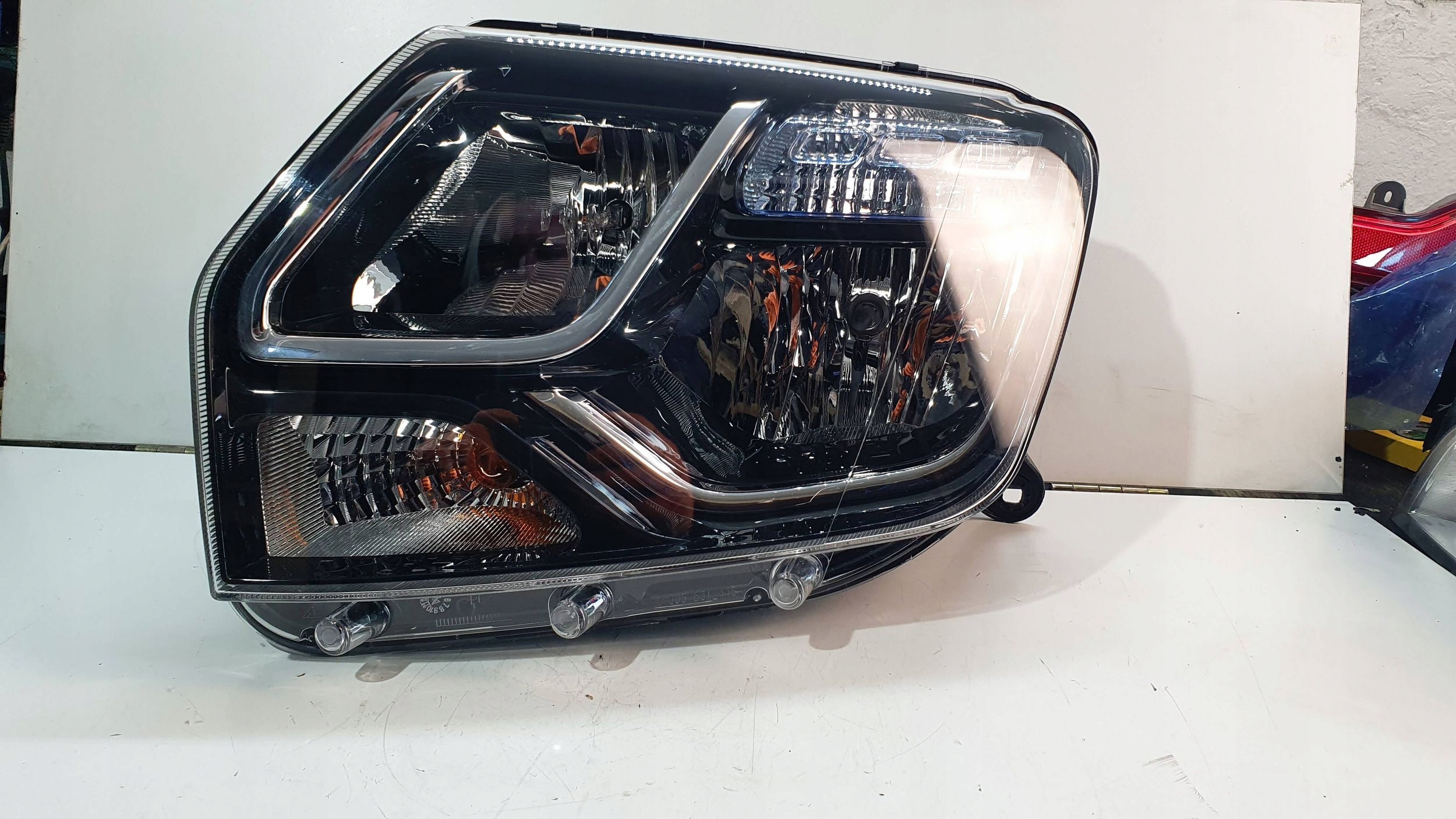 Dacia Duster 1 and Lift 13-17 right light front front reflektor €