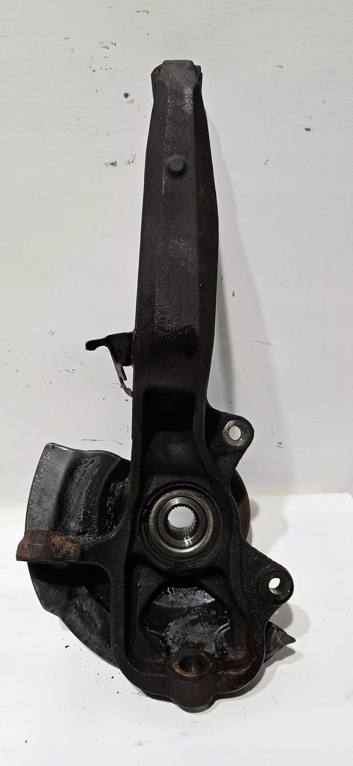 otoč čepu levý předek VW AMAROK 12-20 2.0TDI