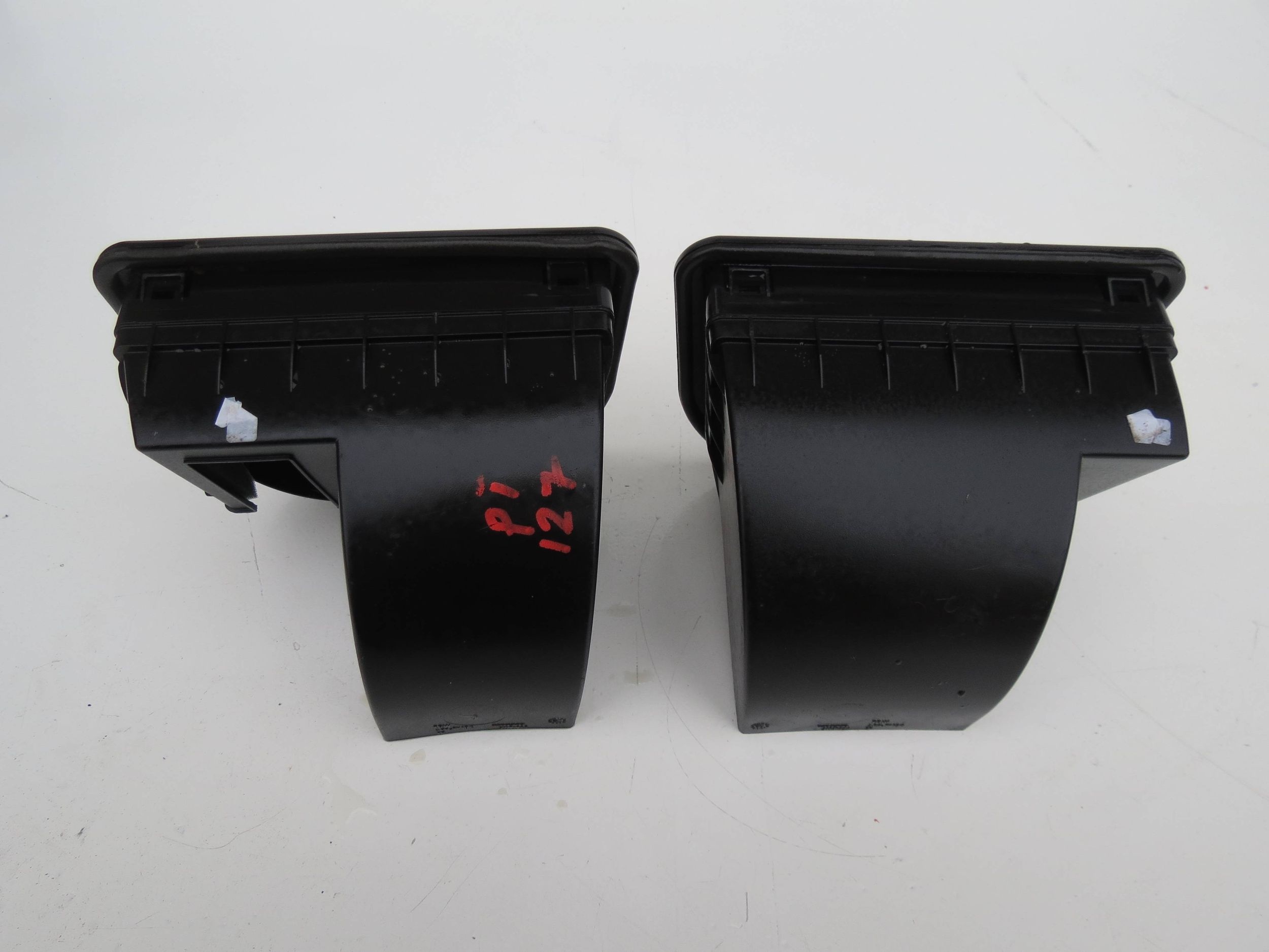 grid WENTYLACYJNA rear left right VOLVO XC90 V8 4.4