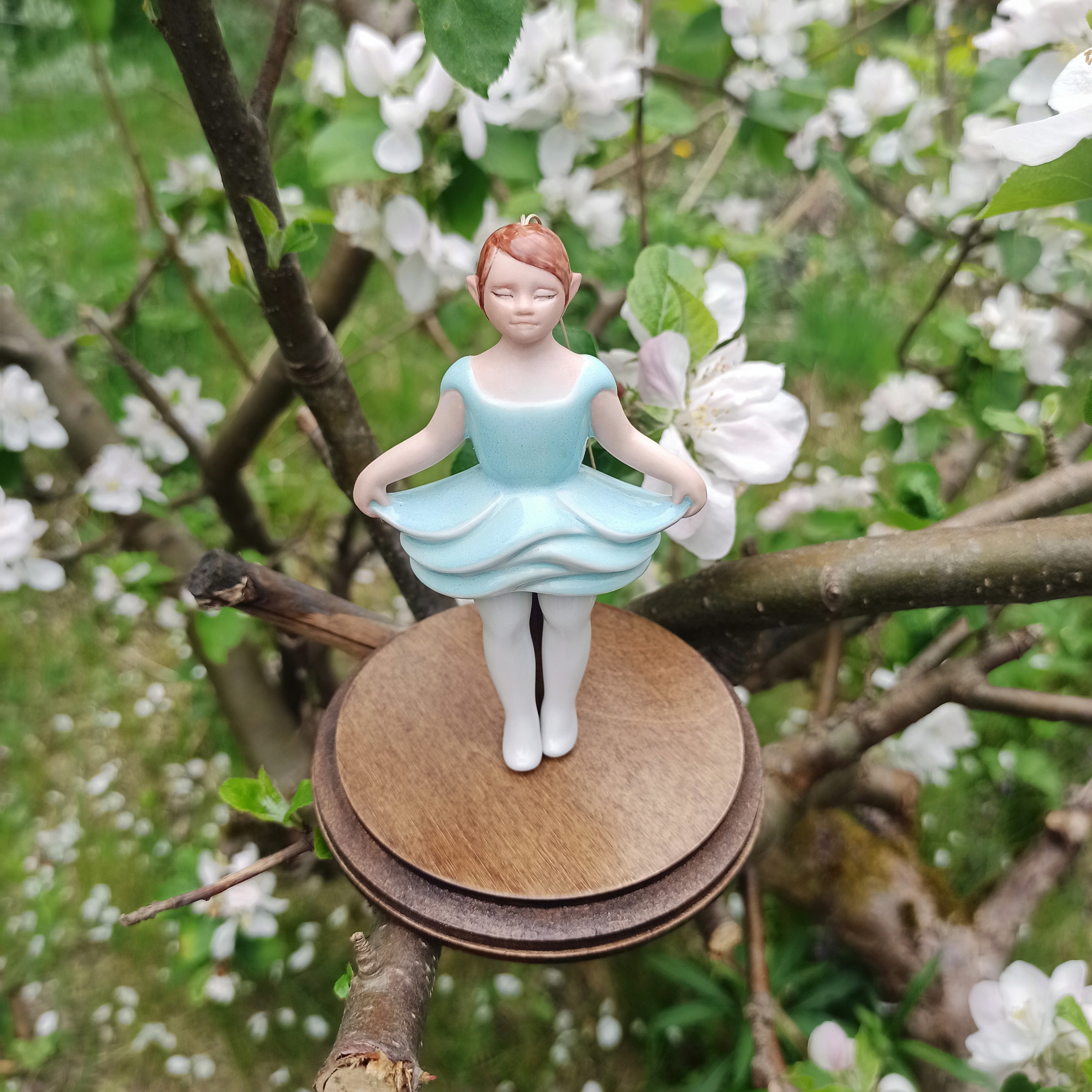 Elf porcelánová panenka zvonek, Calineczka balerína figurka dekorace