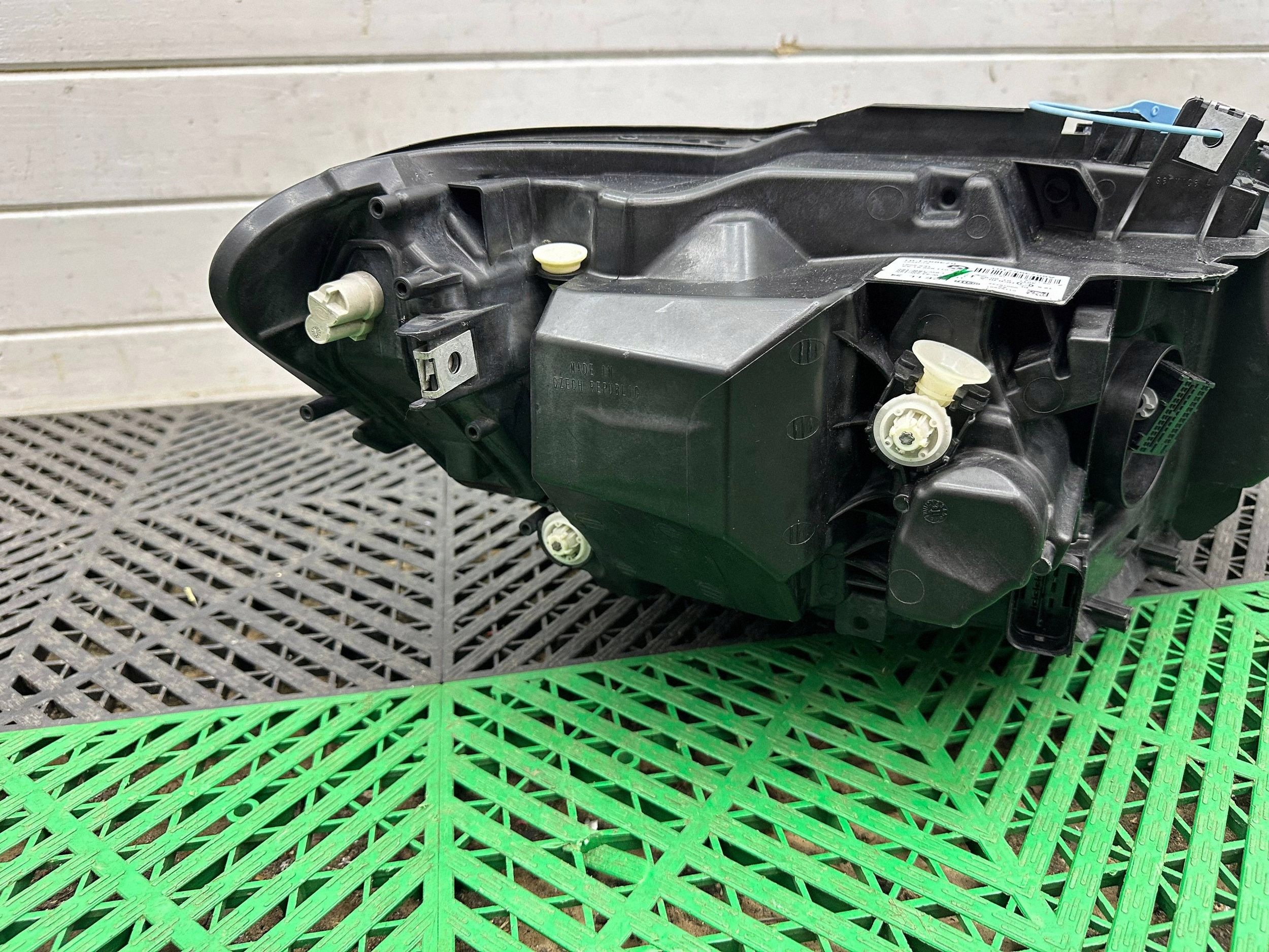 light front side left BMW 1 F20 F21 LCI SHADOW 8739571