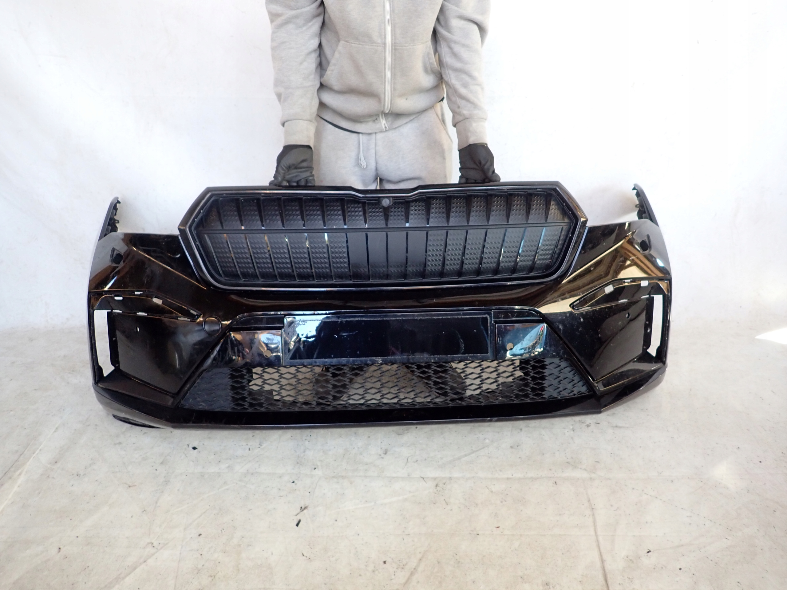 SKODA ENYAQ IV SPORTLINE 20- bumper front front SPR 4XPDC