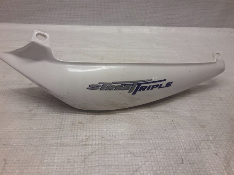 TRIUMPH STREET TRIPLE 675R КАПОТ БОКОВОЙ ОБТЕКАТЕЛЬ