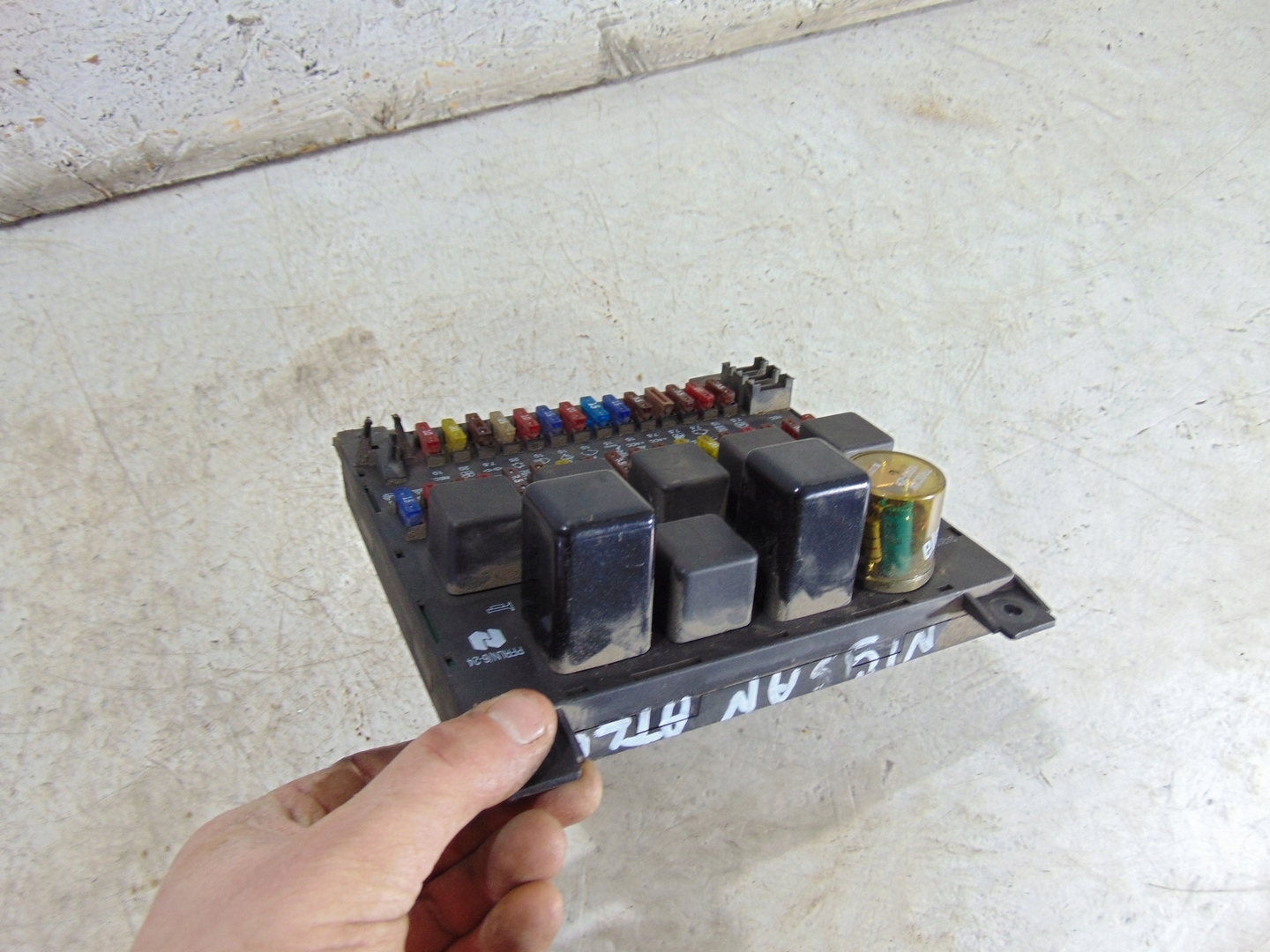 SKRZYNKA BEZPIECZNIKÓW ATLEON 4.5 06-13 24310LB00A Typ samochodu Samochody dostawcze Samochody ciężarowe