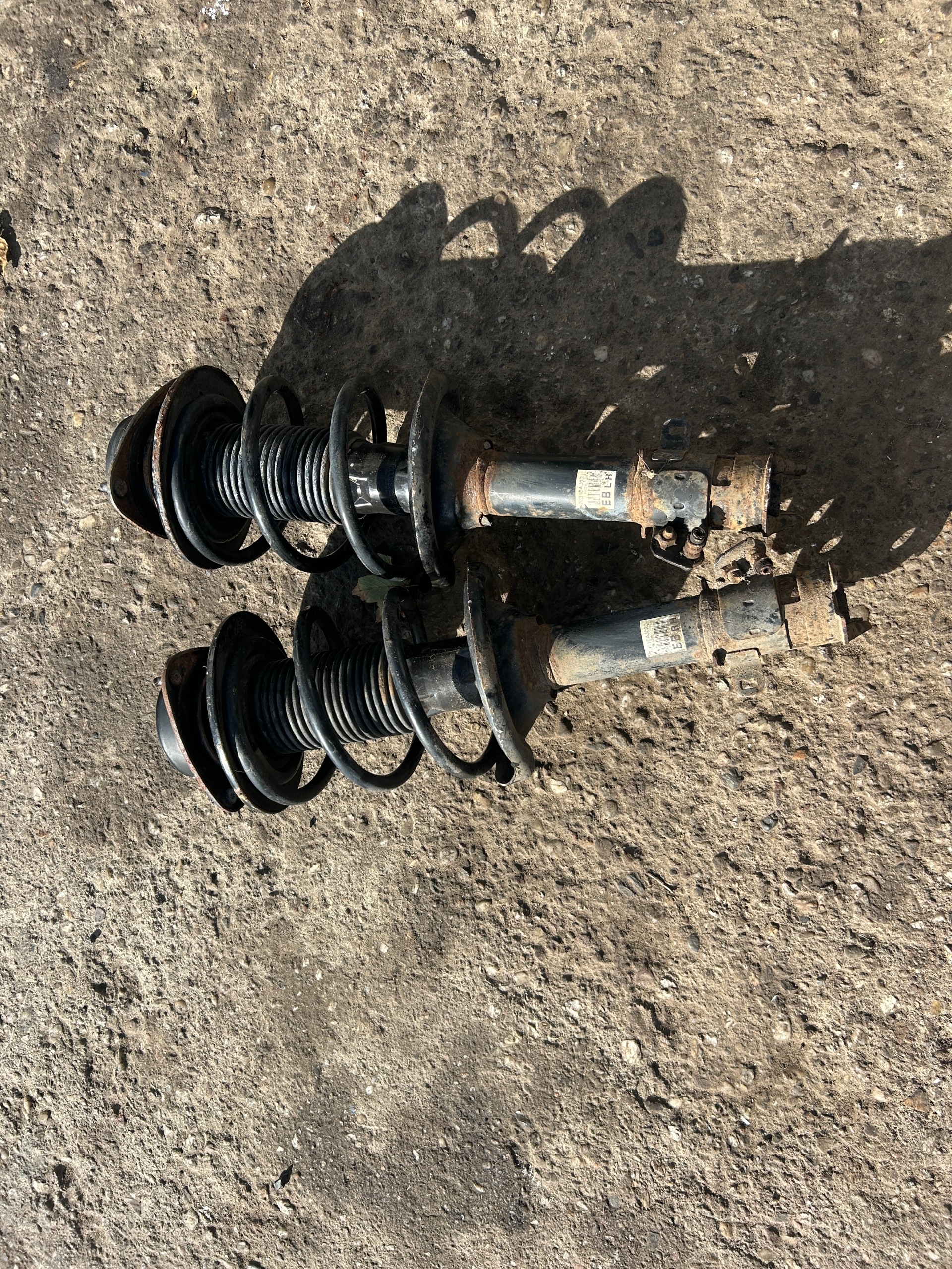 SUBARU LEGACY V 2,0 D stoßdämpfer vorne KOMPLET