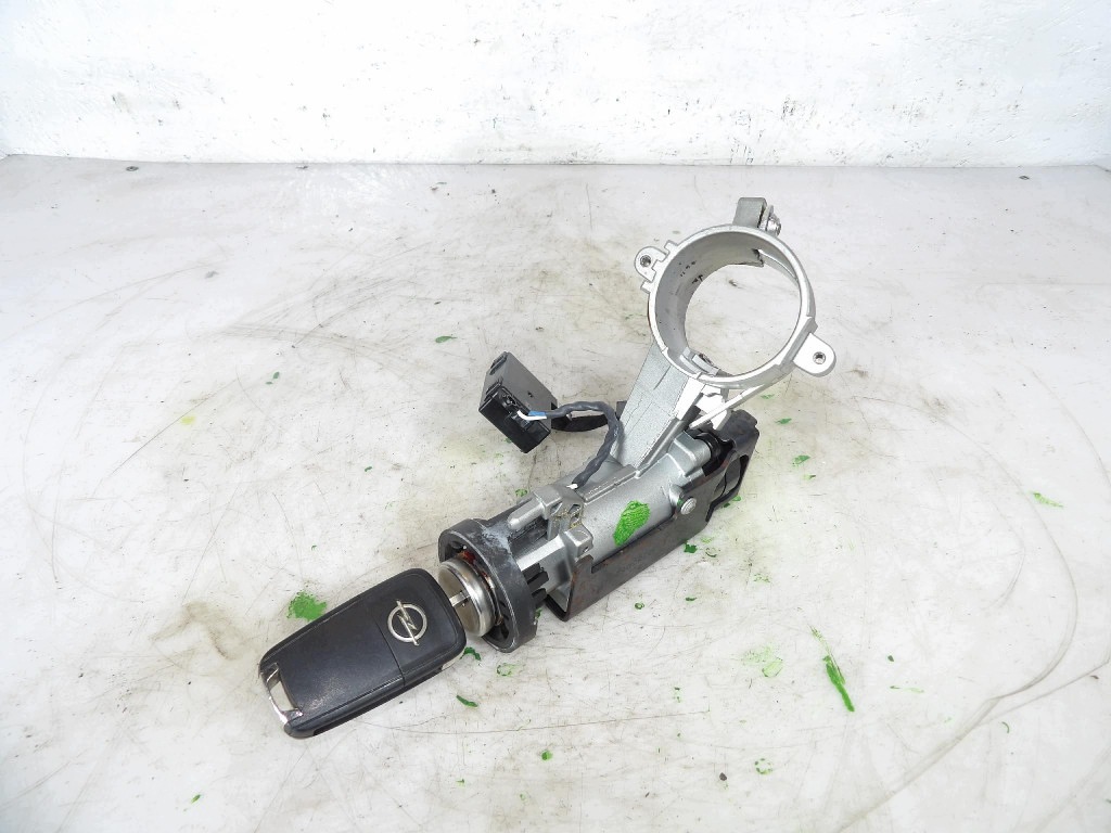 OPEL INSIGNIA A LIFT 2.0CDTI ignition 23284013