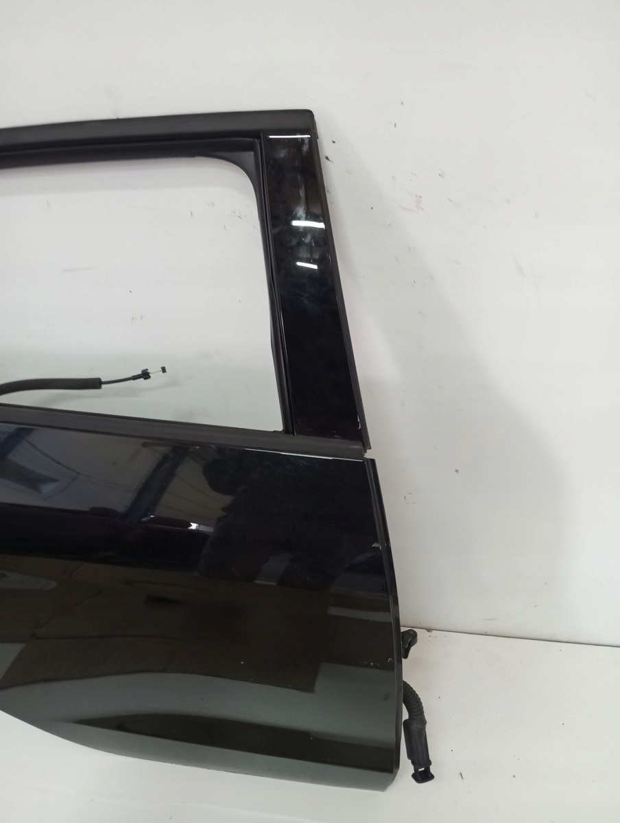 door right rear. AUDI A1 82A 21R does not have windows