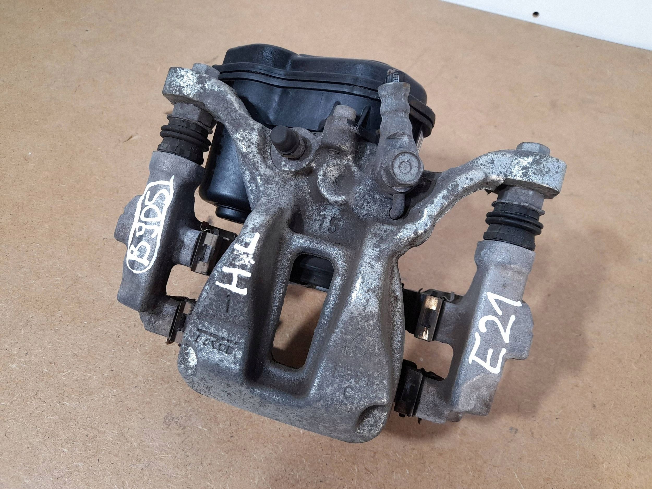 Toyota Corolla E21 caliper brake rear left (B905)