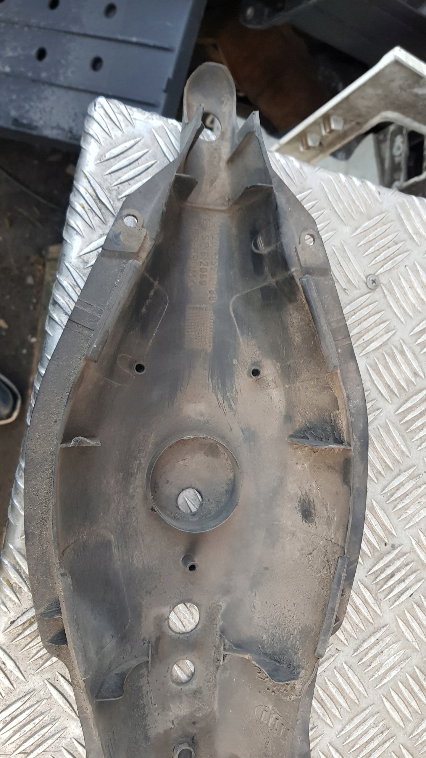 MERCEDES W203 Blende Abdeckung des Querlenkers links rechts heck