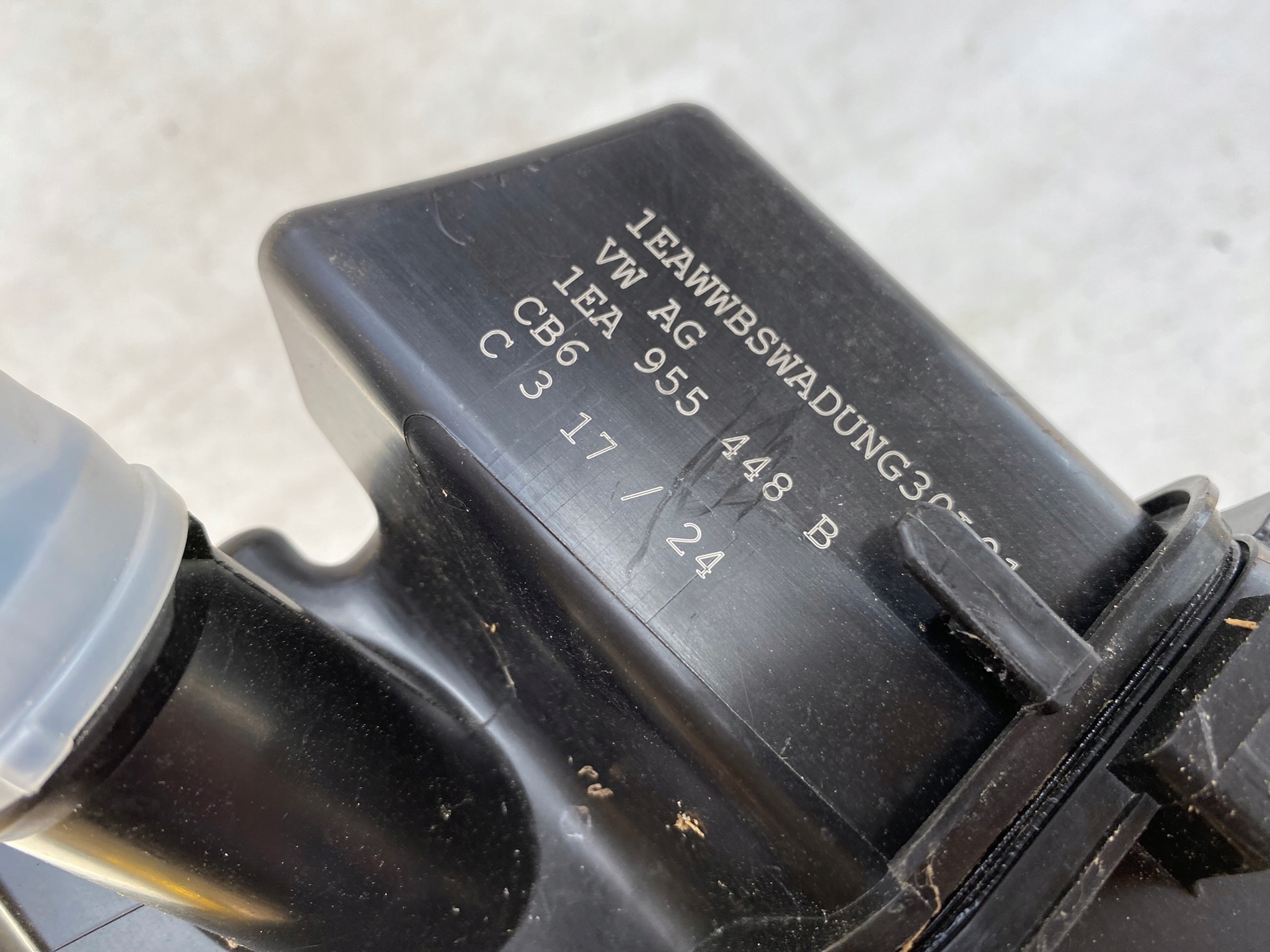 VW ID.3 ID.4 19- Behälter Spritzdüse 1EA955448B 1EA955453F