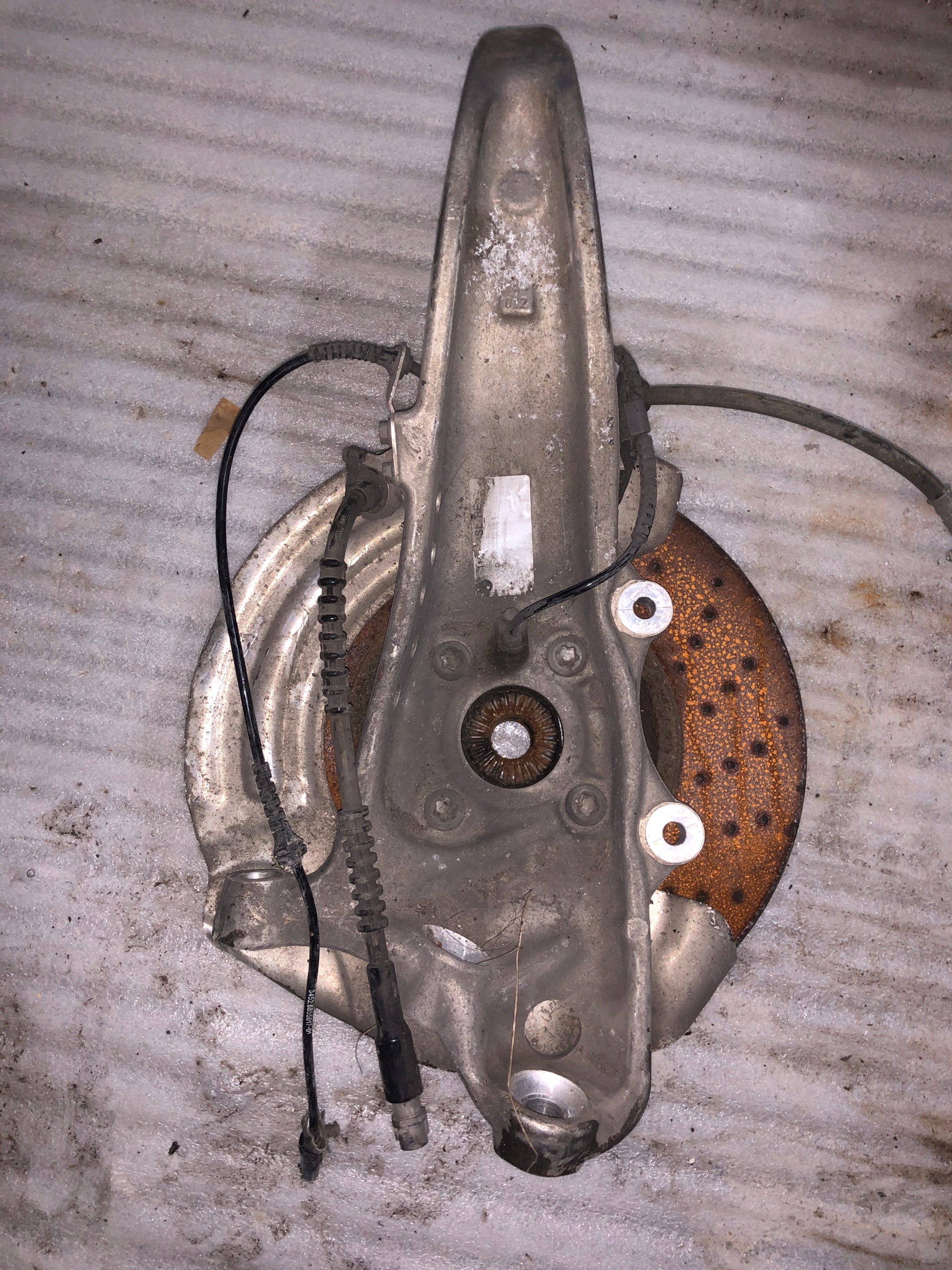 BMW I8 СТУПИЦЯ ЦАПФА ПРАВА