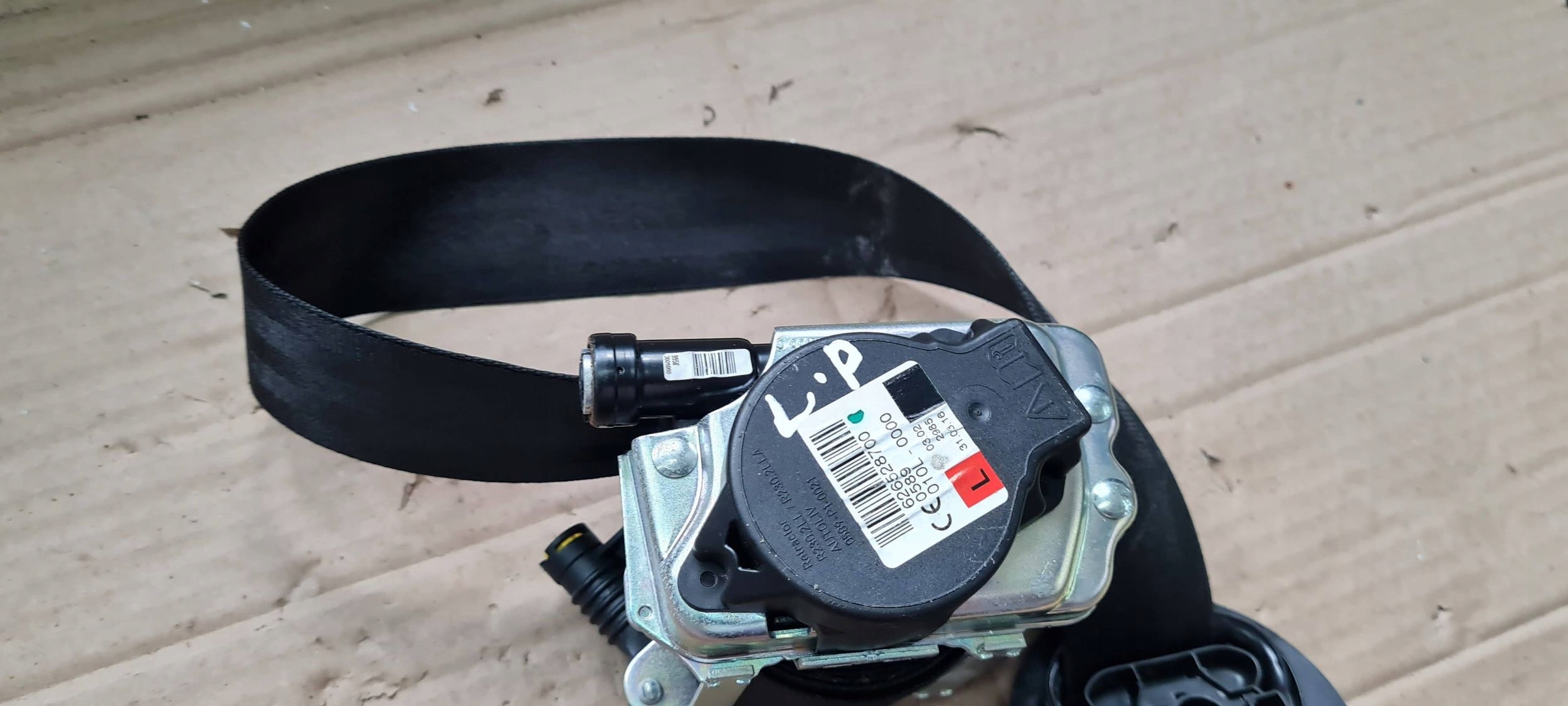 A4 B9 8W tension belt safety left front adjuster 8W0857705