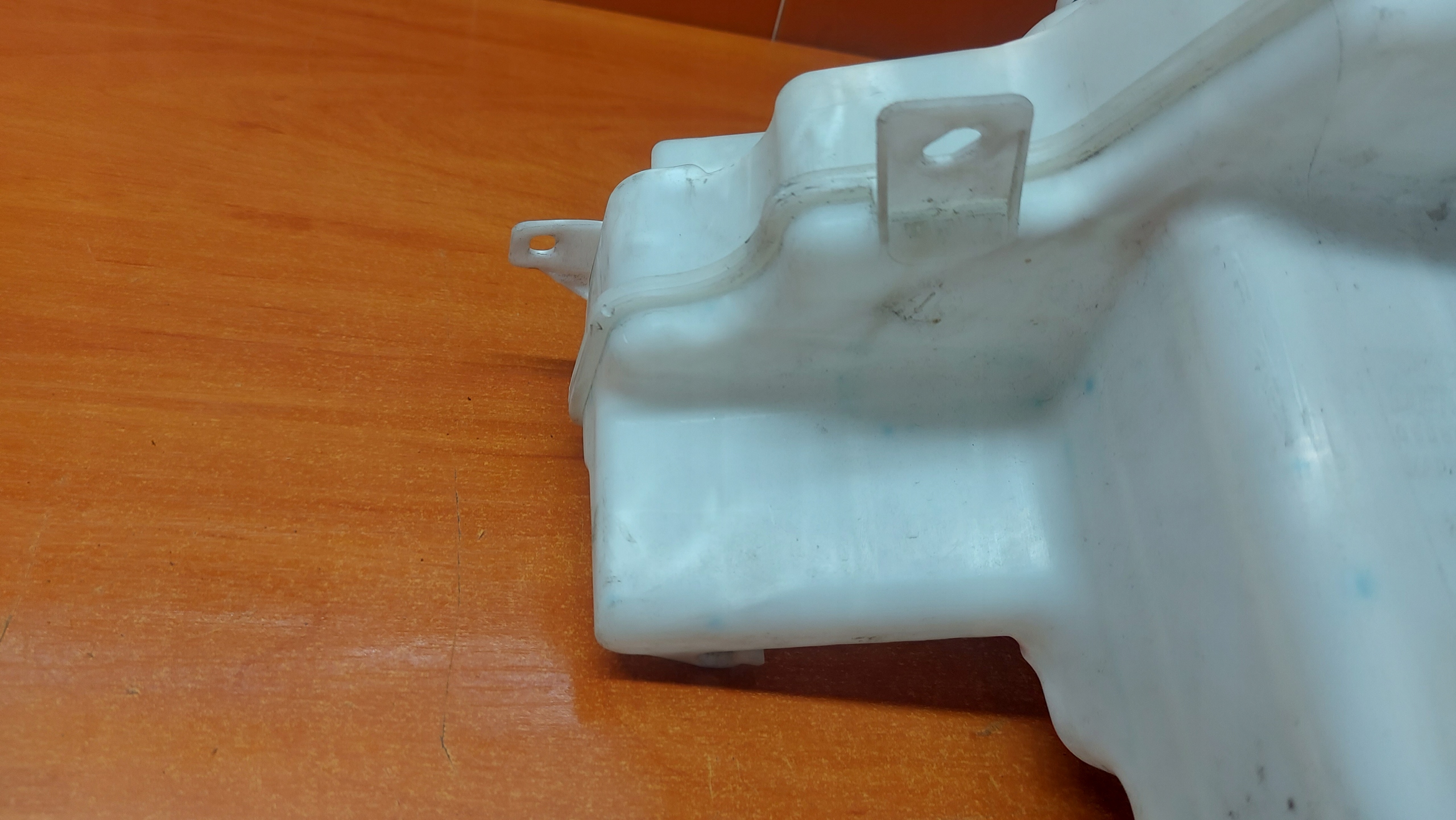 washer fluid tank TOYOTA RAV4 IV 12-18