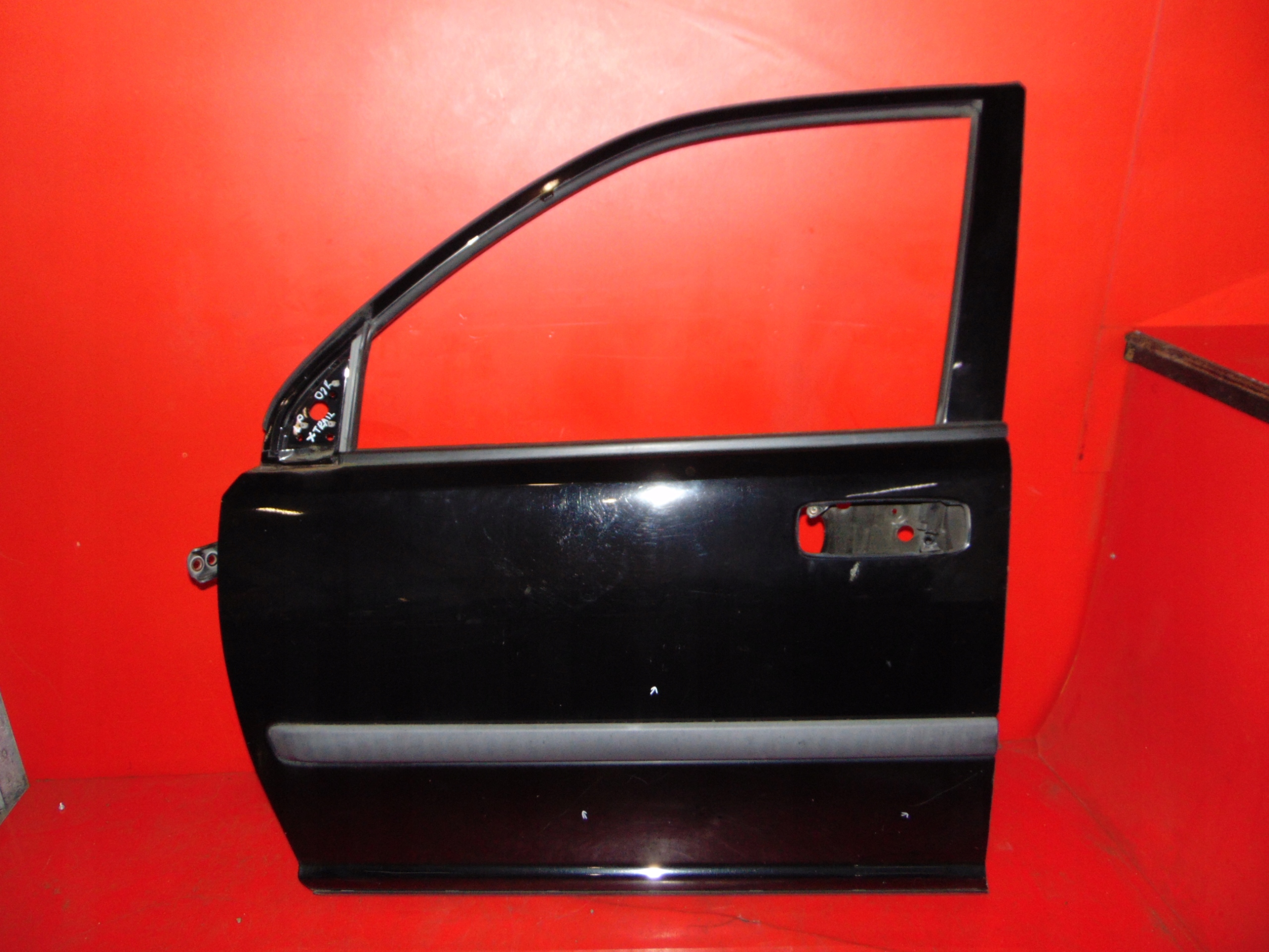 NISSAN X-TRAIL T30 door front left black, KH3