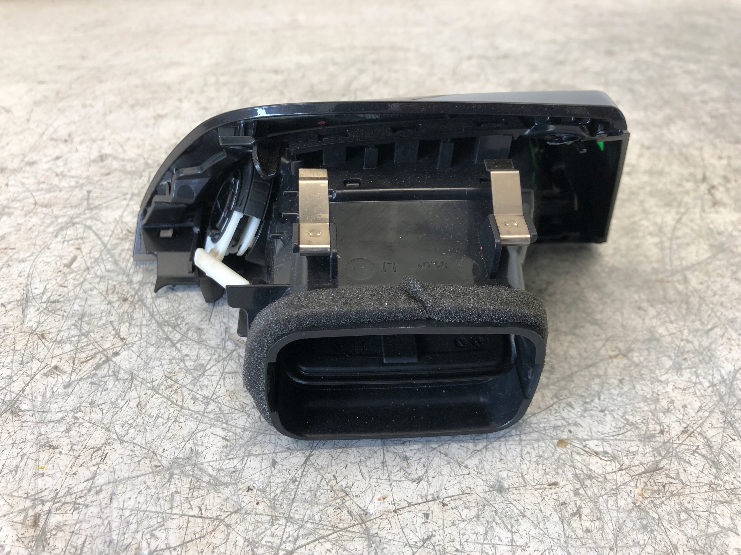 grid air conditioning devices left m-packet BMW F20 9205355