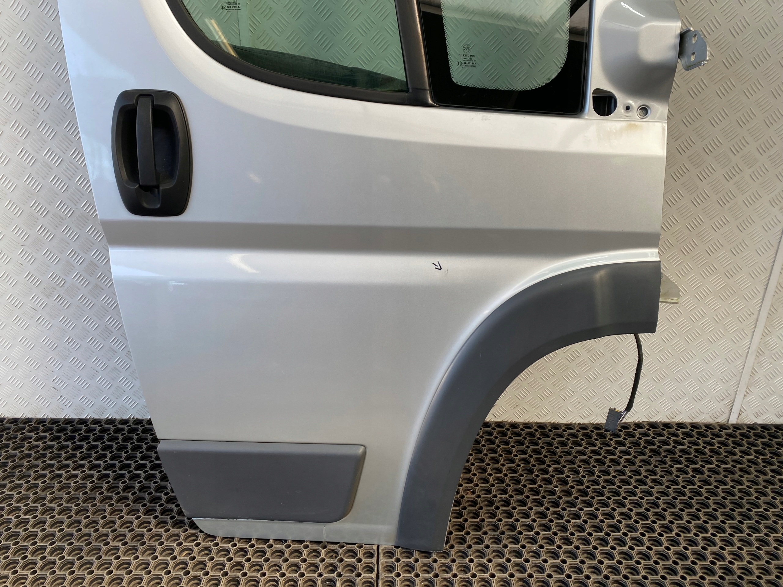 DUCATO BOXER JUMPER LIFT 14-24 door front right front colour silver 611