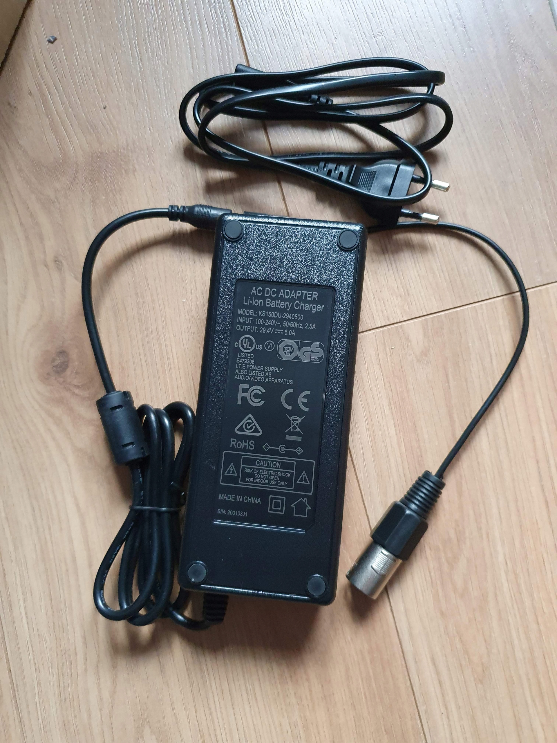 Zasilacz, ładowarka do robotów ZCS Ambrogio, Stiga