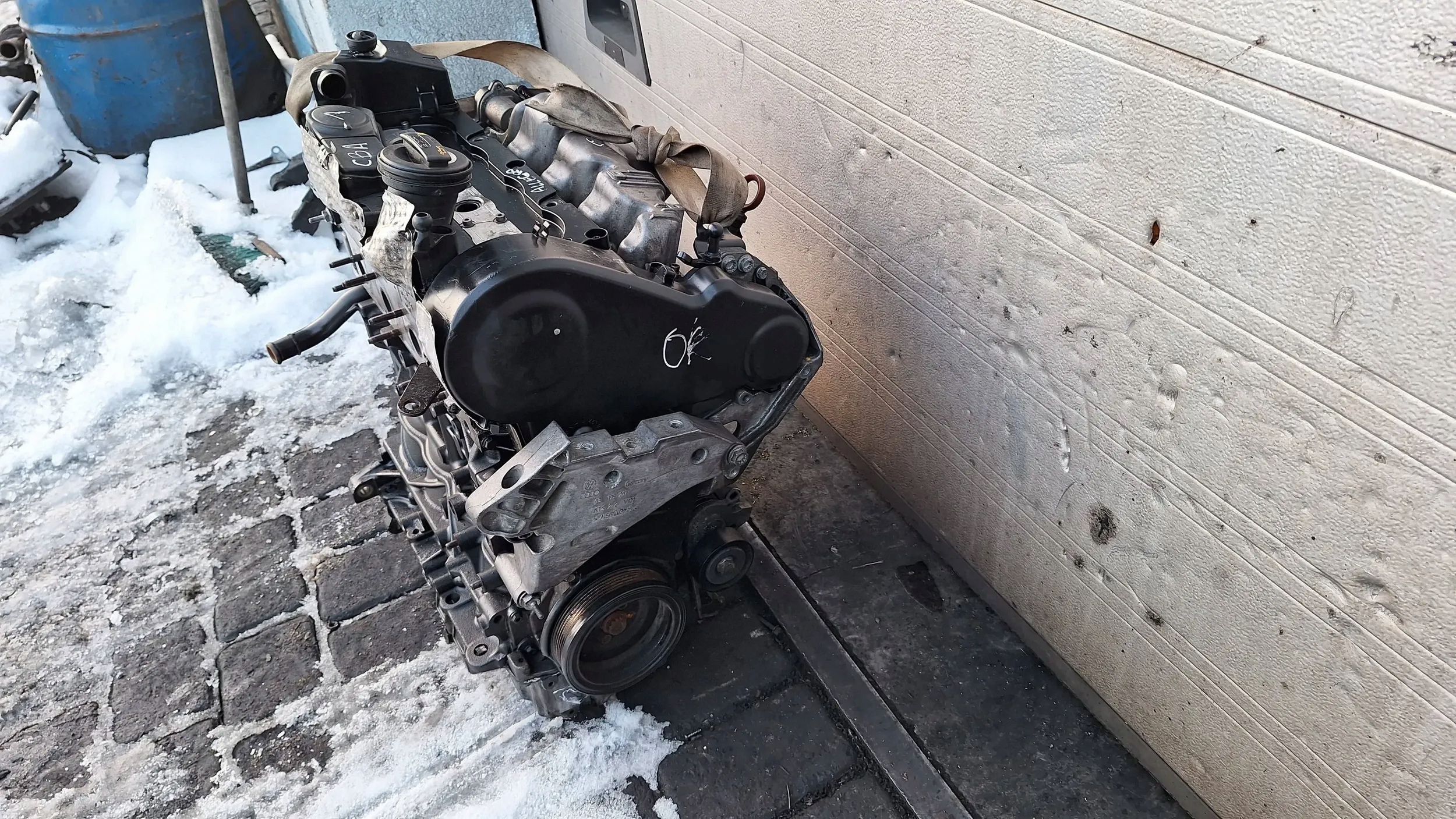 engine VW GOLF Vl 2.0 TDI CBA unprotected pillar 08