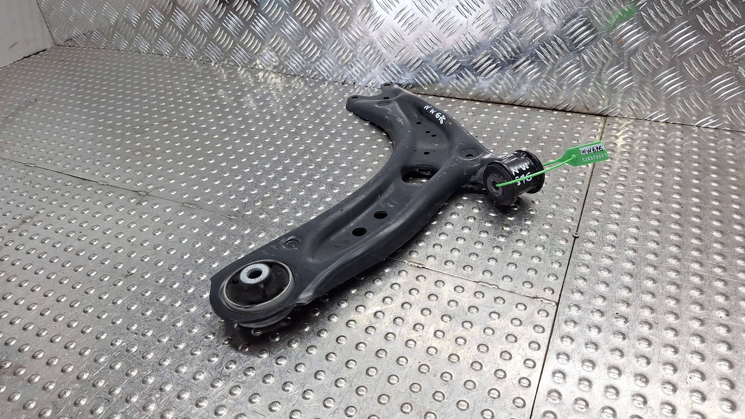 arm left front 5Q0407151R OCTAVIA III A3 8V GOLF VII LEON III 1.5 TSI