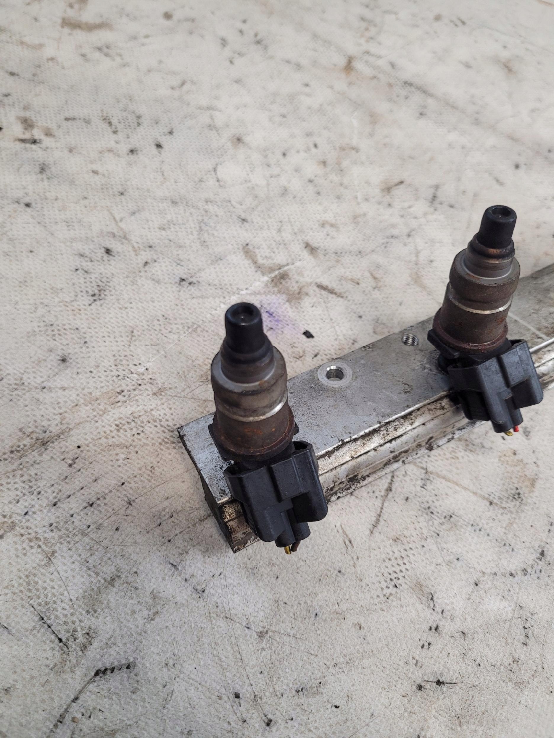 injection ramp + injectors HONDA CIVIC VI 1.4B 97r.