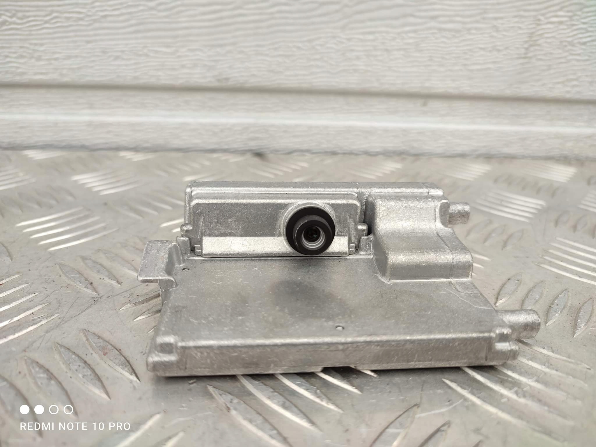 AUDI Q3 83A камера помощник 2Q0980653