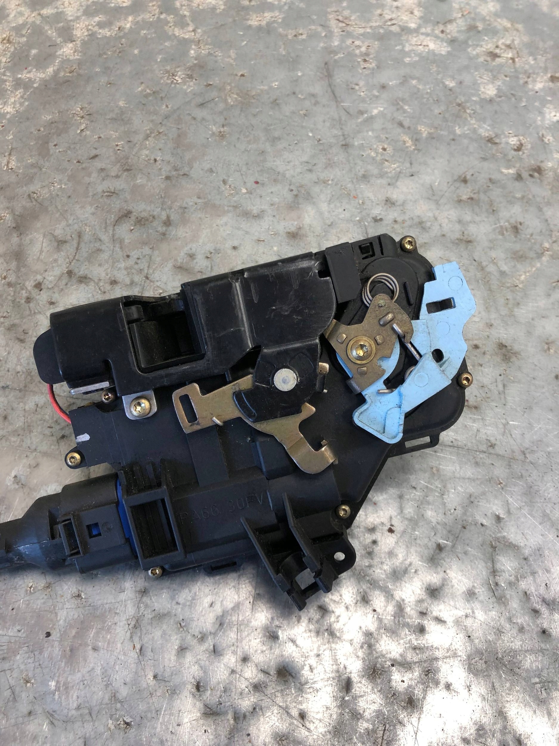 lock door left front VW GOLF V plus 3D1837015