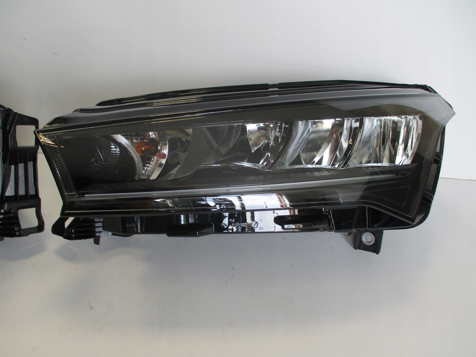 light lights LED front SKODA ENYAQ 5LB941018 5LB941017 new