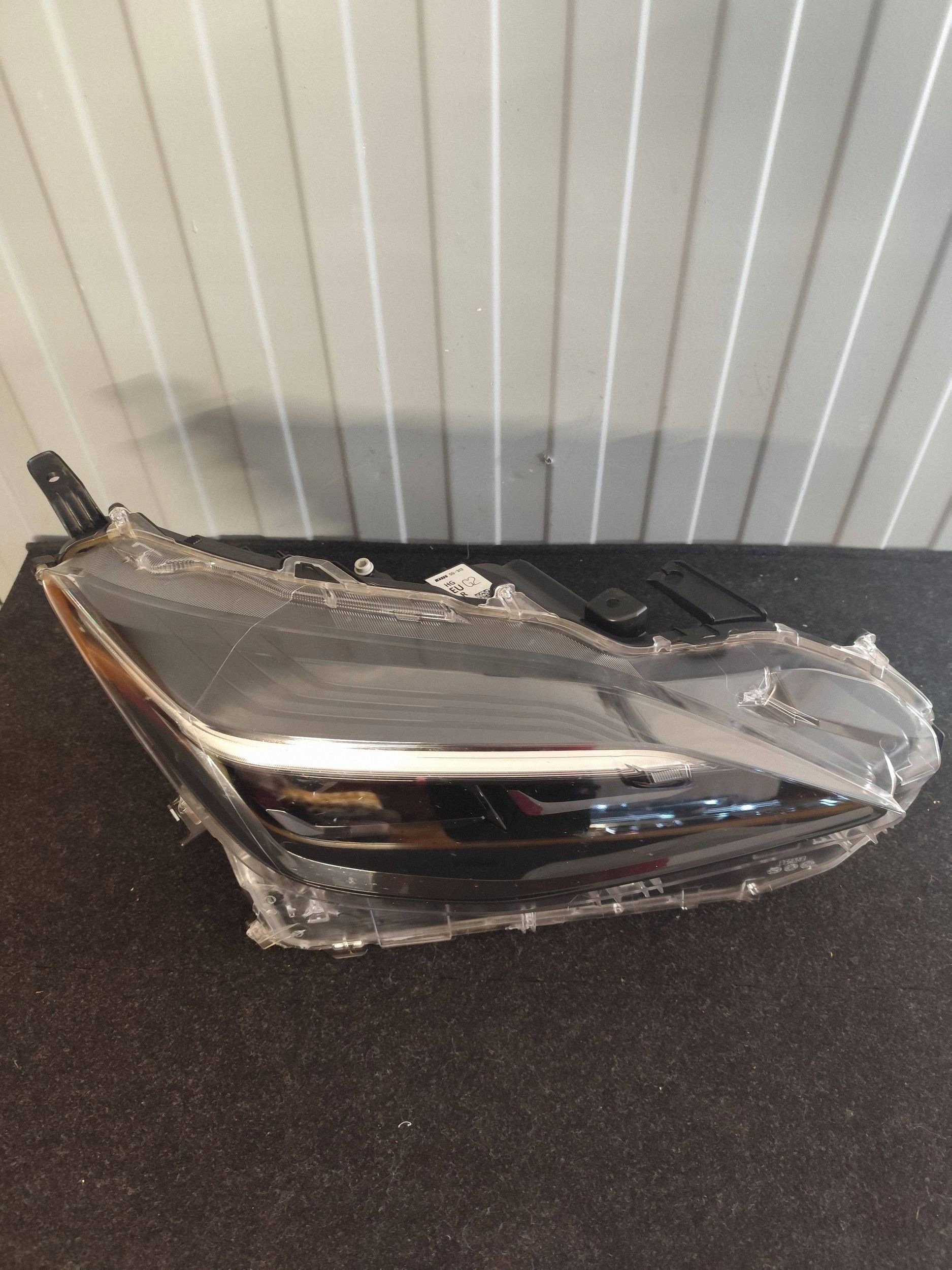 TOYOTA YARIS CROSS light front right FULL LED 0D-312 dismantling