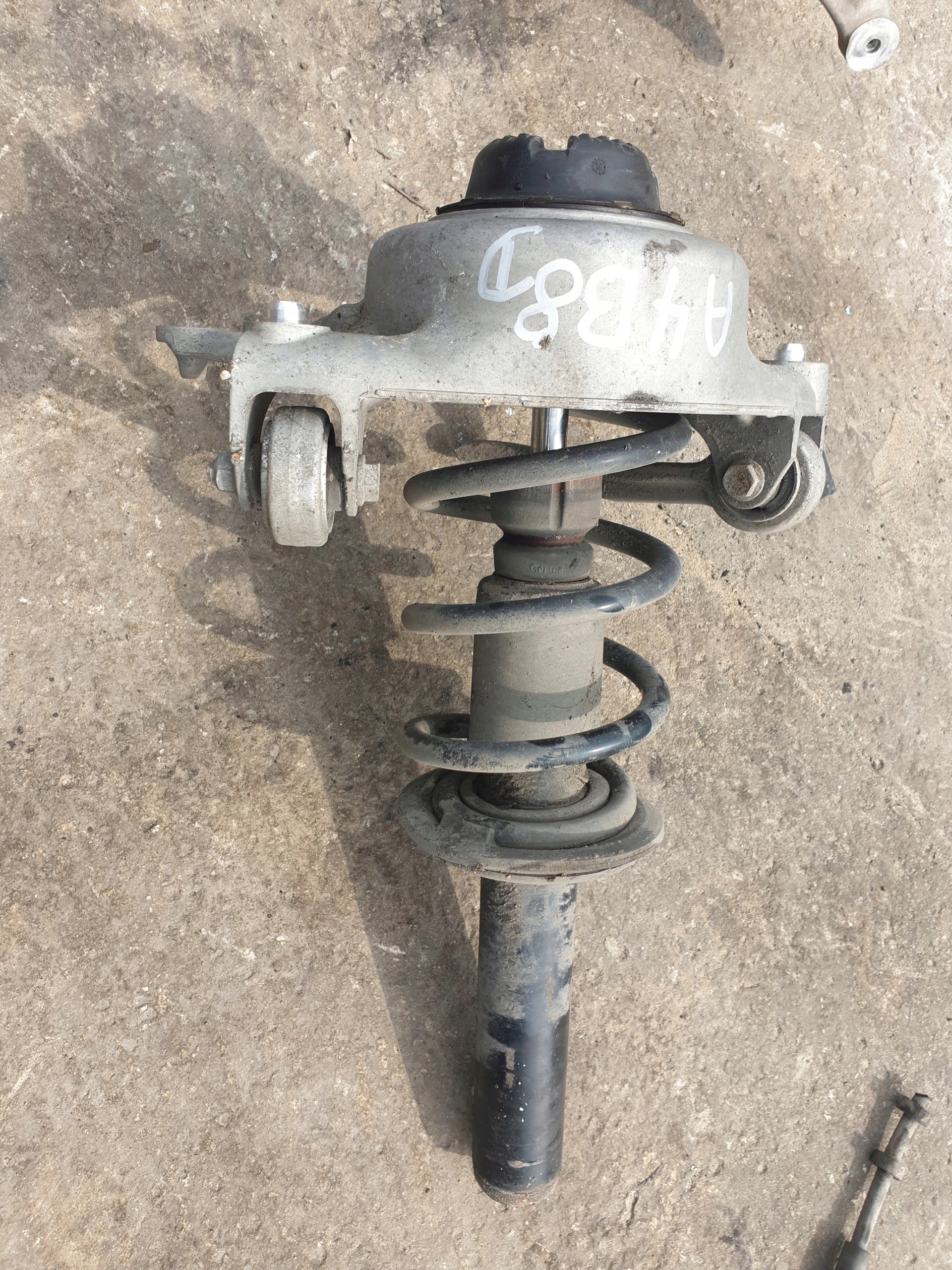 AUDI A4 B8 2.0 D амортизатор передний левый правый