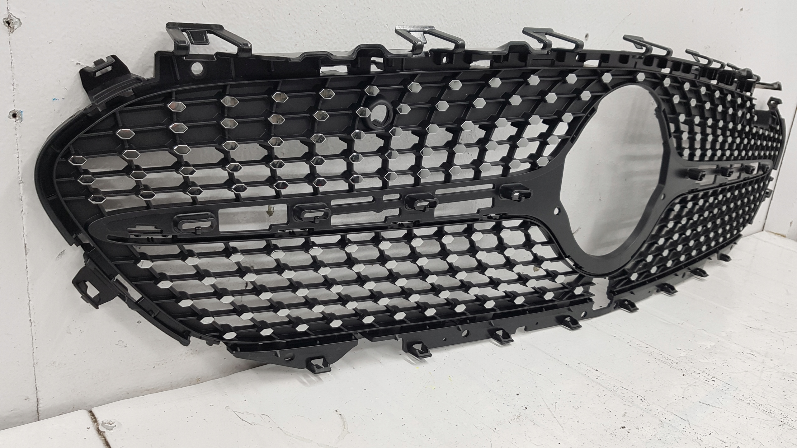 MERCEDES CLS W257 AMG KAMERA GRILL ATRAPA Numer katalogowy części A2578852002