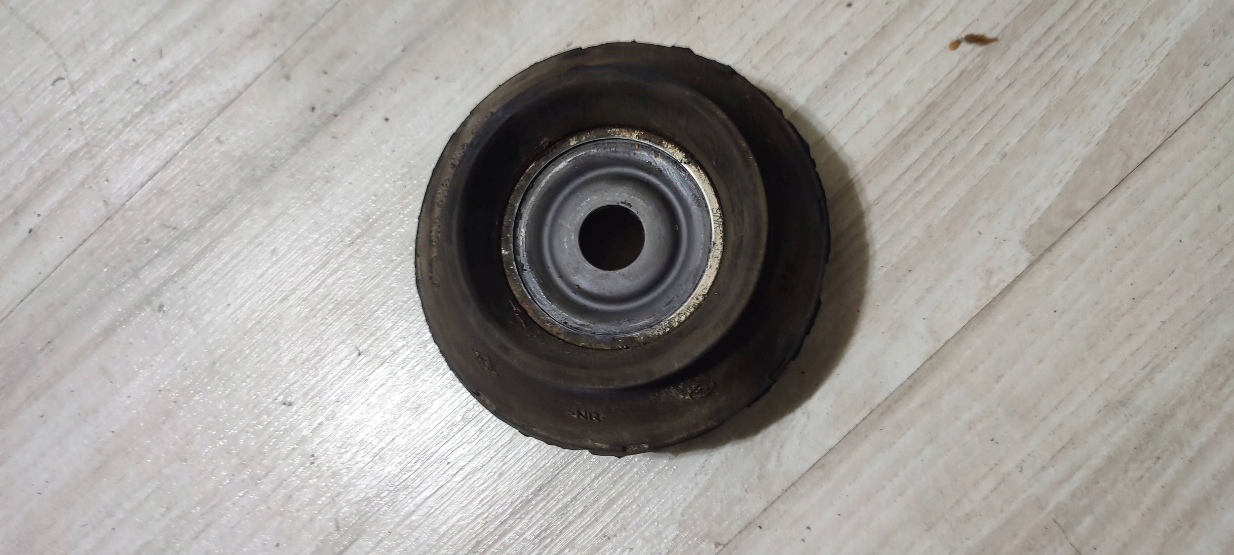 adapter springs przedniej Volkswagen Caddy 8200275528