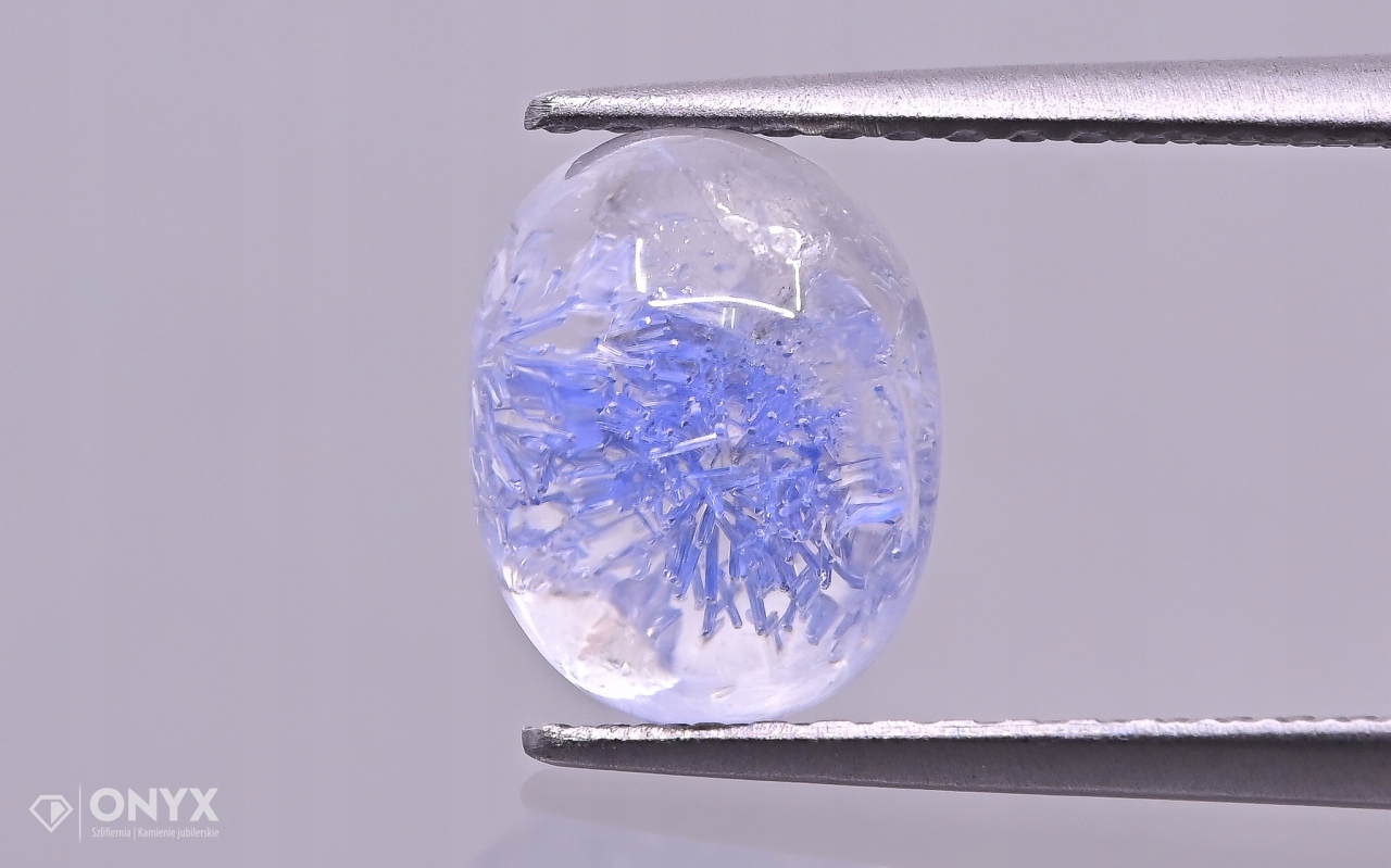 Křemen s dumortieritem kabošon ovál 8,5x6,5 mm