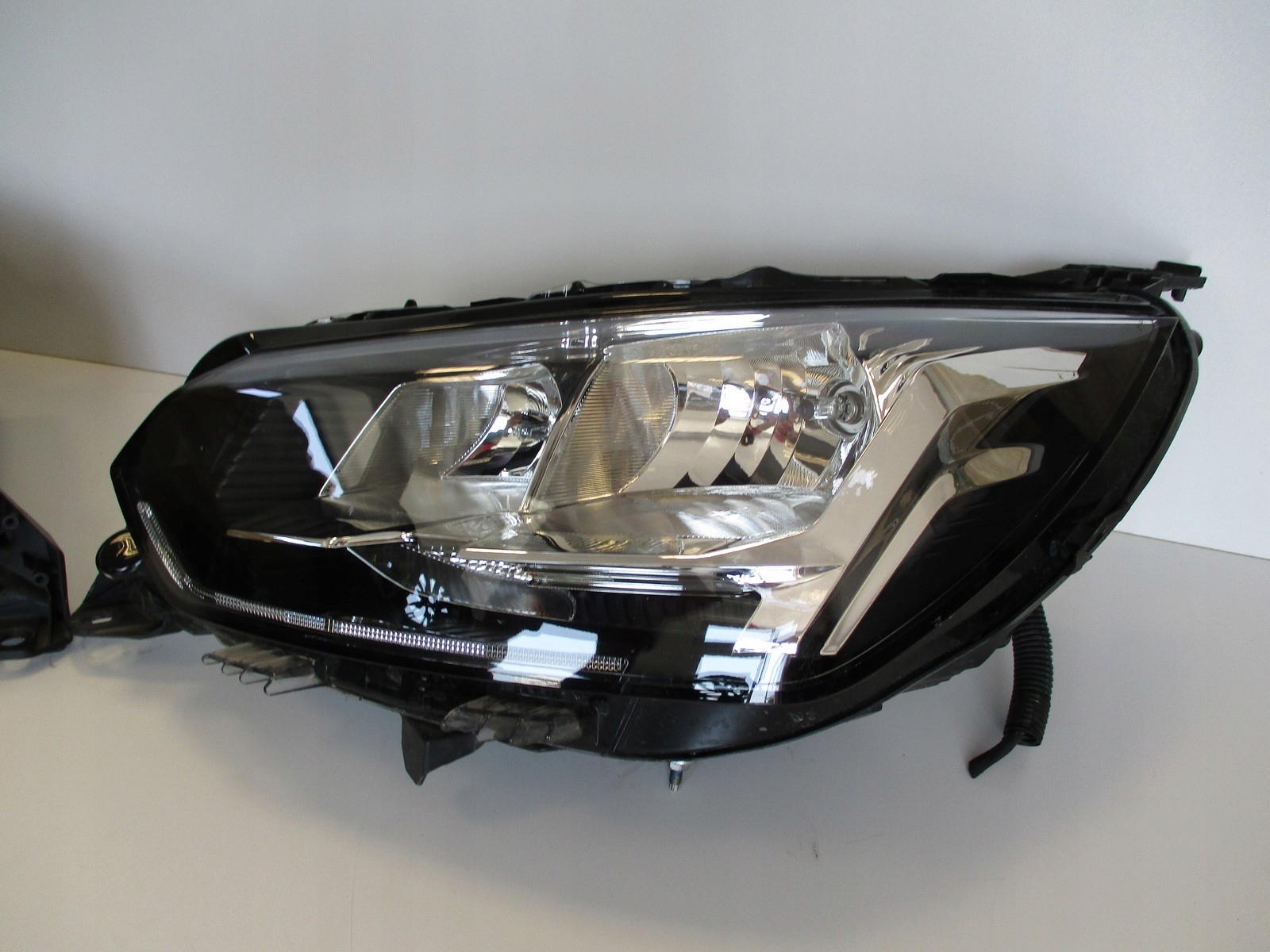 light lights PEUGEOT 208 19R left right