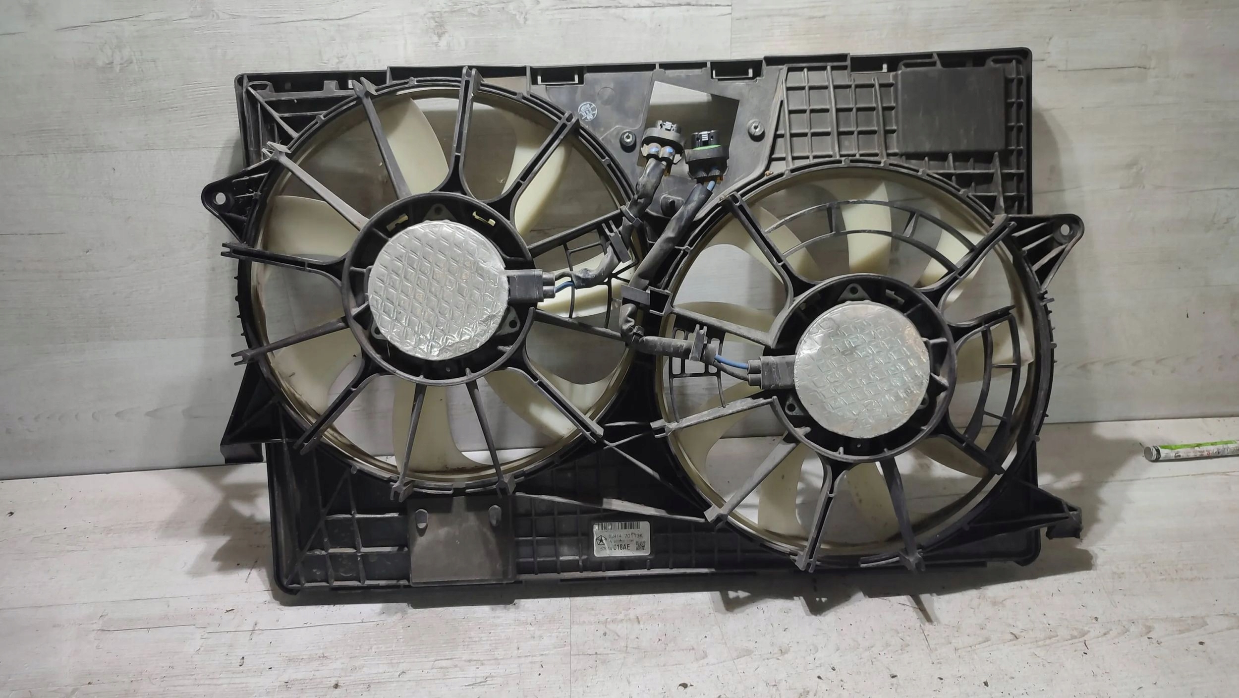 Jeep Cherokee 2015 elektrický ventilátor chladiče