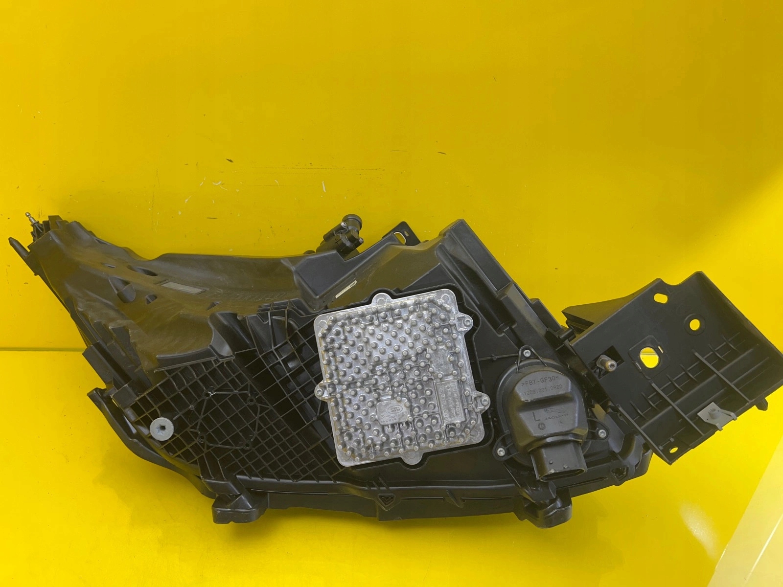 light left Range Rover Sport 3 L461 N9X2-13W030-CJ